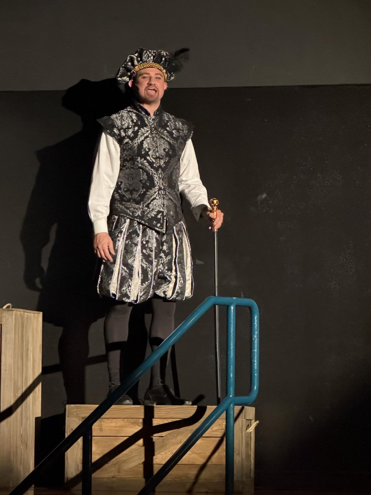 Willyacos Renaissance Tudor Costume - Men's Elizabethan Era Prince Tudor King Doublet & Vest with Pumpkin Pants customer photo 1
