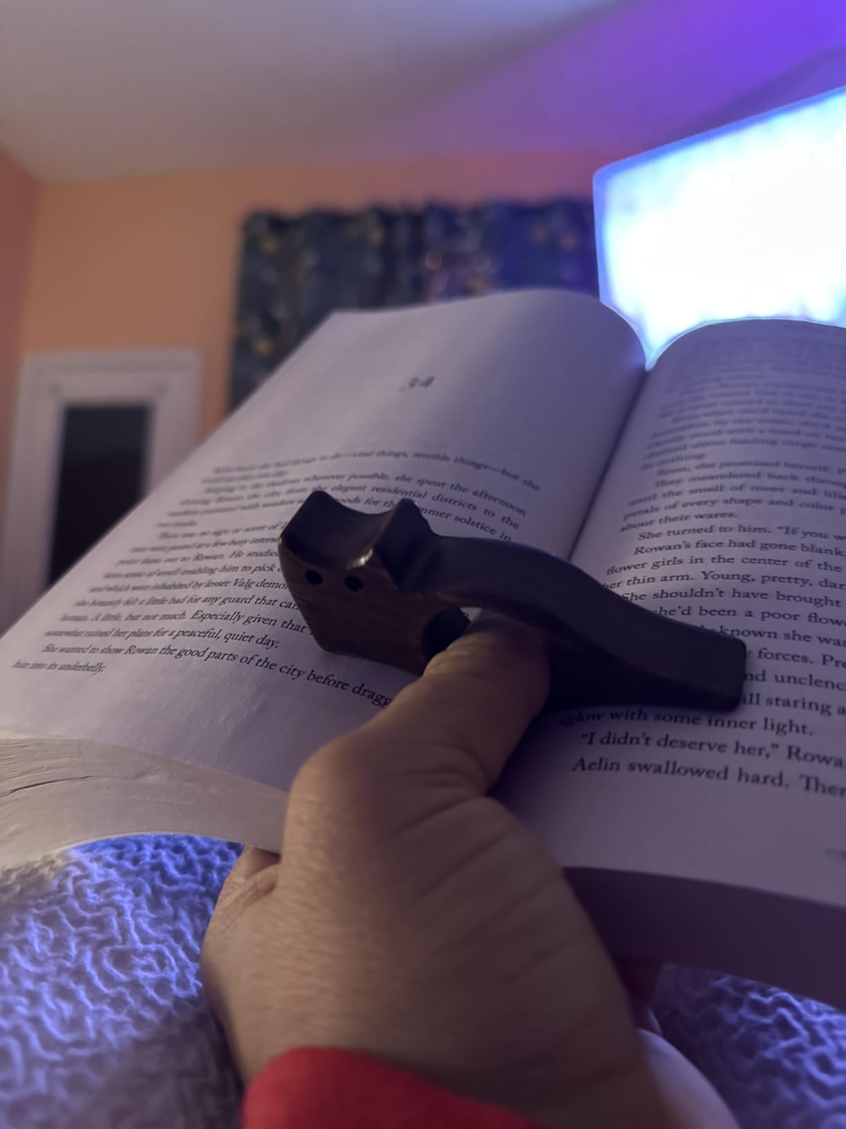 Cat Book Page Holder, Smooth Finish Walnut Wood Book Holder for Reading customer photo 1