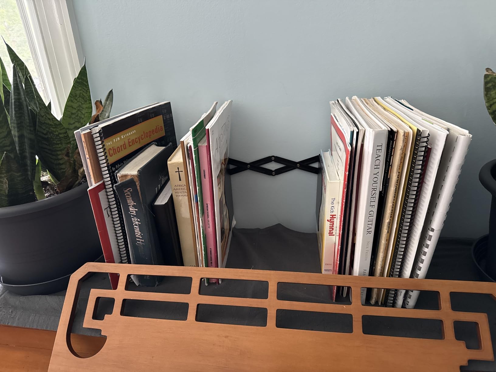 Metal Bookends, Book Ends for Heavy Books, Adjustable Book Holder for Shelves, Book Stopper for Home/School/Office, Extends up to 19 inches, Black customer photo 1