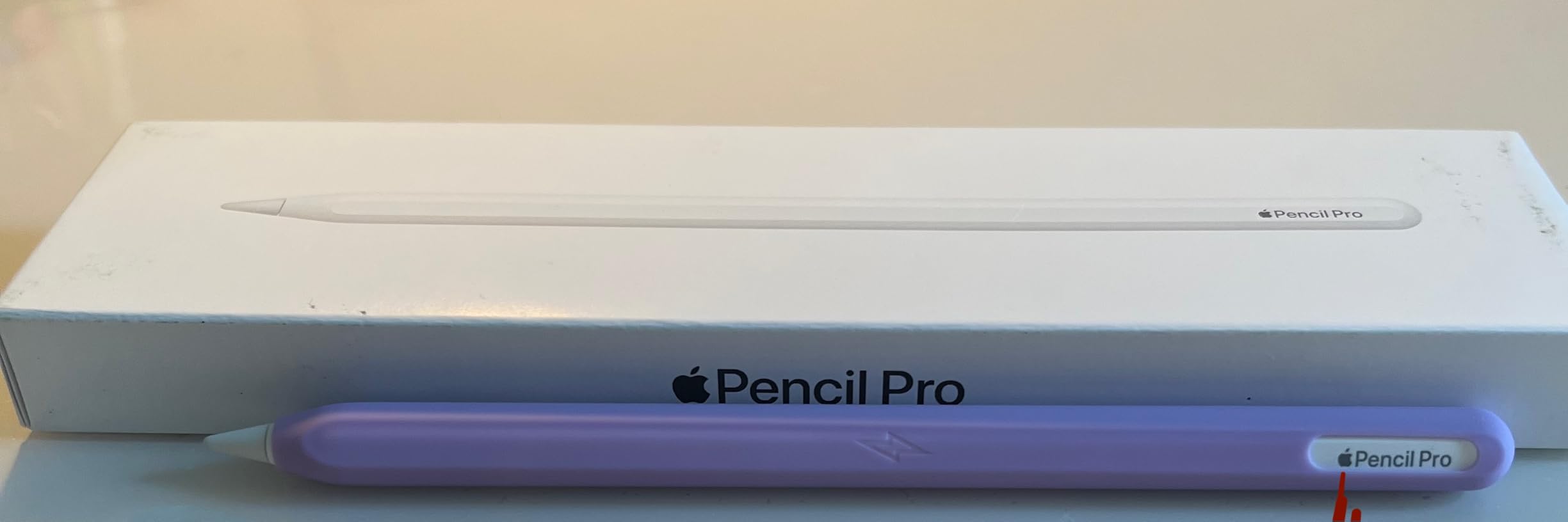 Apple Pencil Pro - Pixel-Perfect Precision, Tilt and Pressure Sensitivity, Perfect for Note-Taking, Drawing, and Art - Magnetic Charging customer photo 2