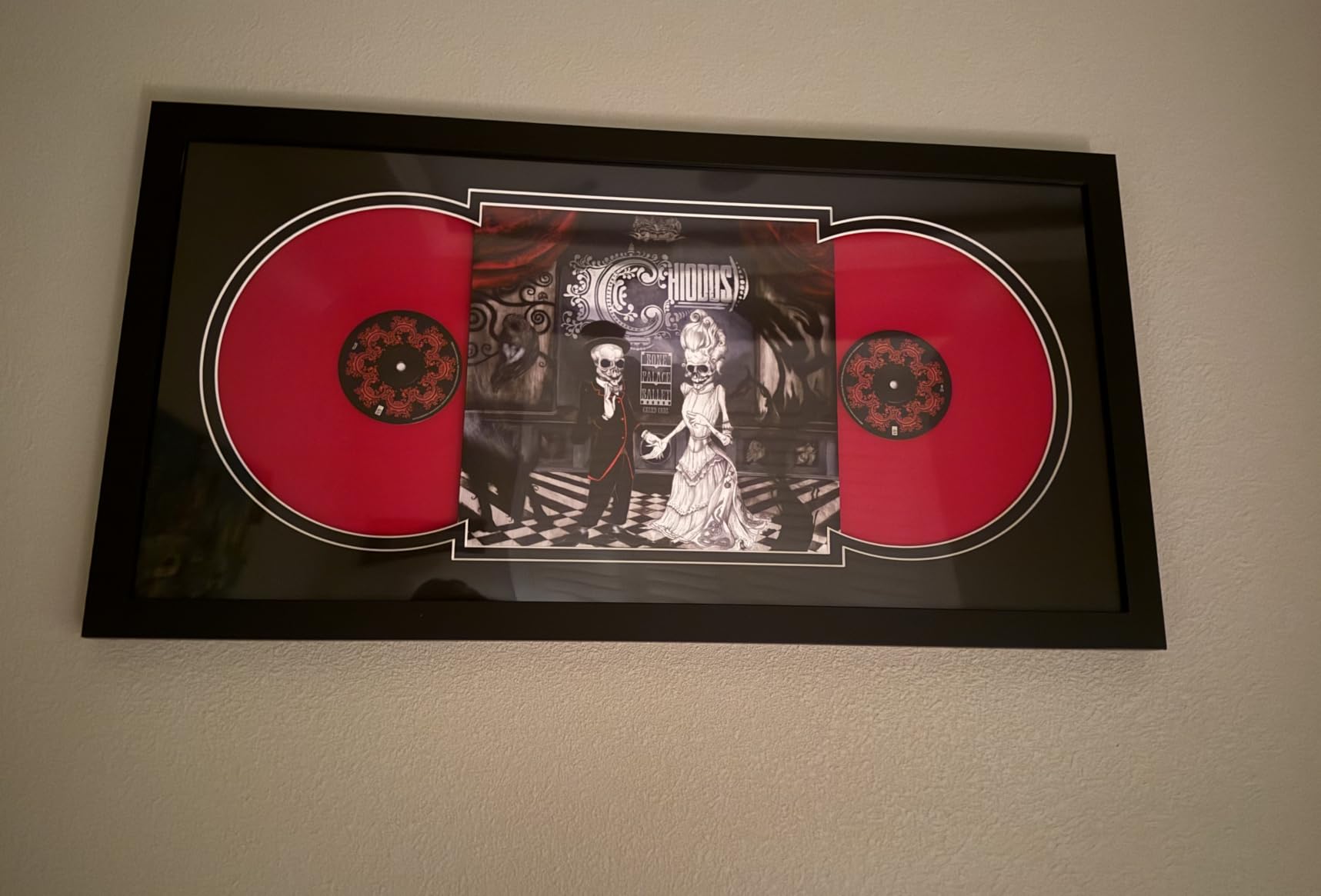 DUENPY Vinyl Record Display Frame 16x22 Inches Display Record Album and 12.5x12.5 Album Cover Art (Black Bottom Mat) Wall Mount customer photo 1