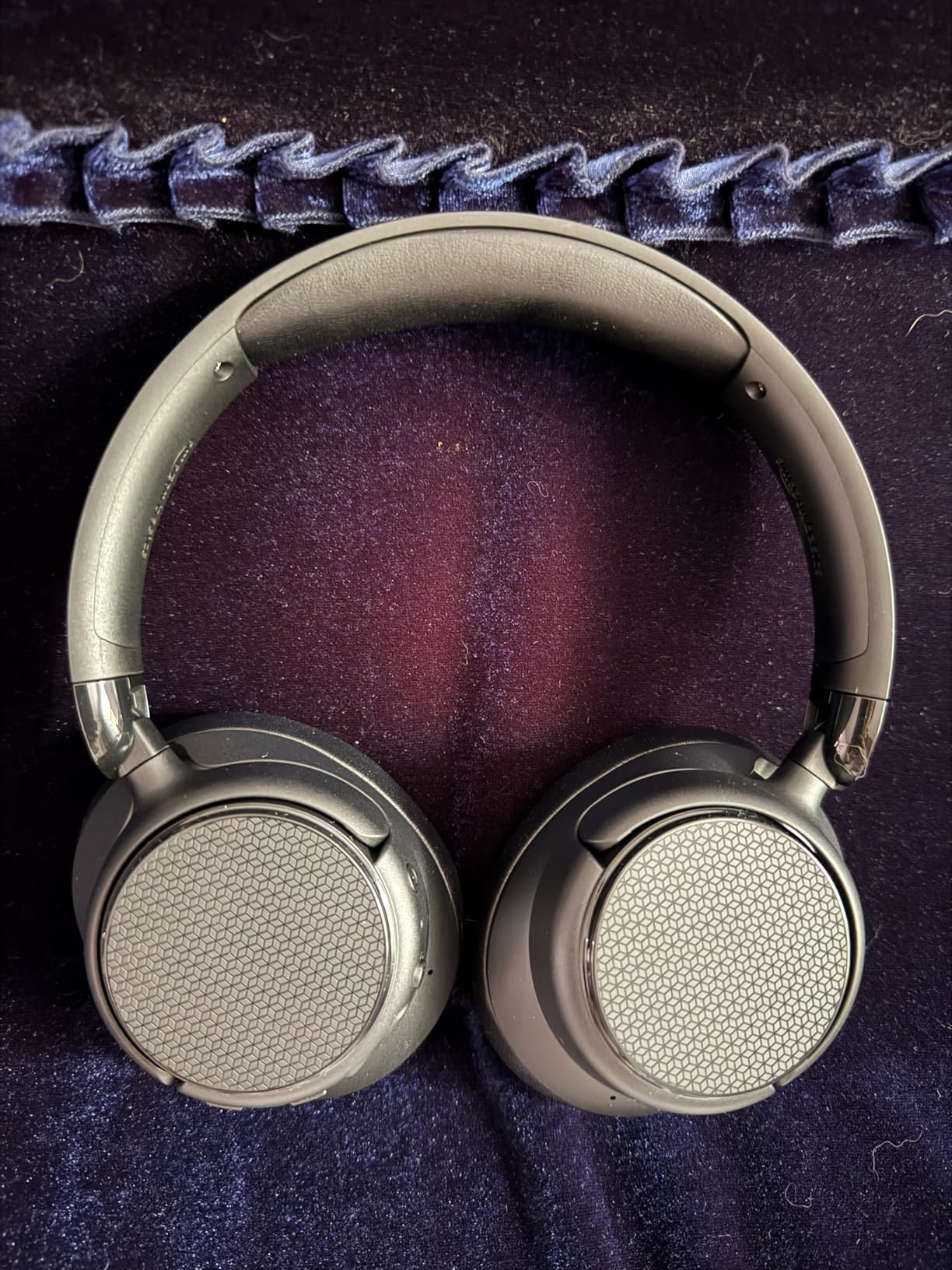Amazon Basics Hybrid Active Noise Cancelling Headphones, Wireless Bluetooth 5.3, 35 Hours Battery Life with ANC On, 45 Hours with ANC Off, Over Ear Comfortable Fit with Soft Ear Cushions, Black customer photo 2