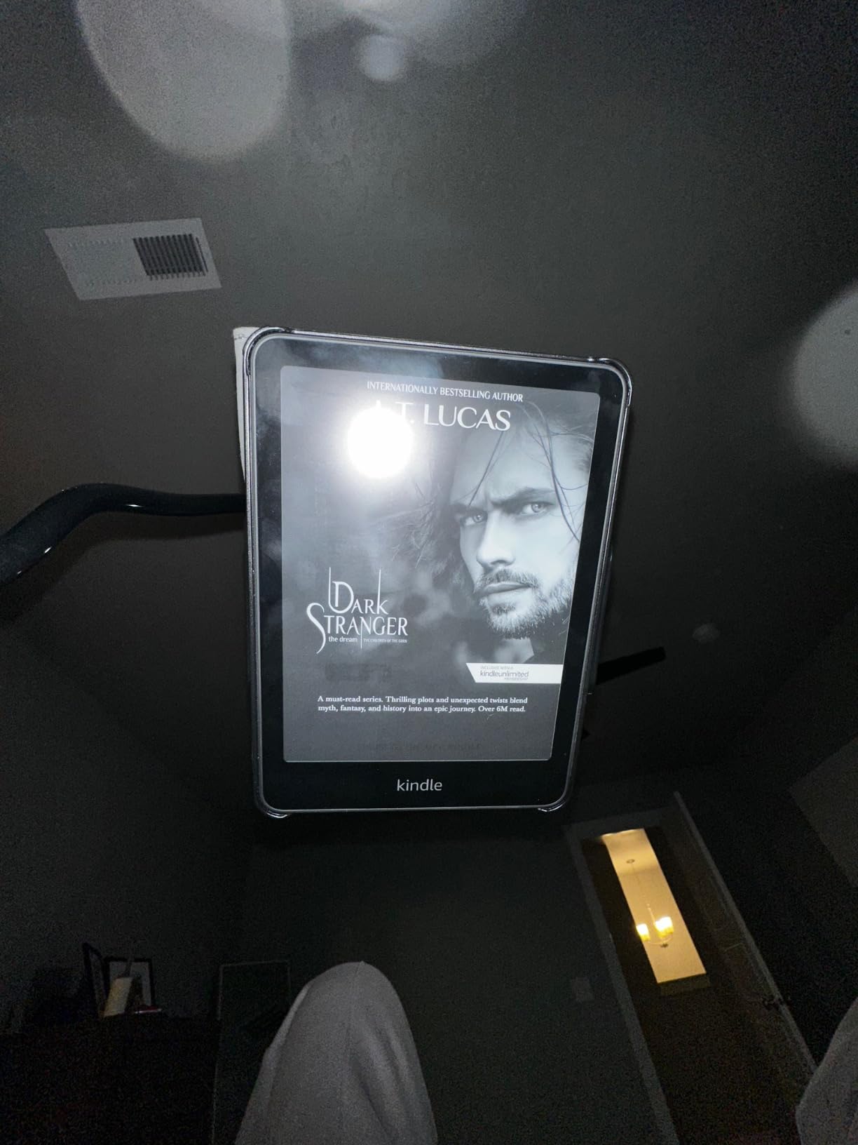 Gooseneck Tablet Holder for Kindle Reading in Bed with Page Turner Remote, Hands Free Desk Bedside Lazy Arm Stand for Kindle Accessories, Gifts for Readers customer photo 2