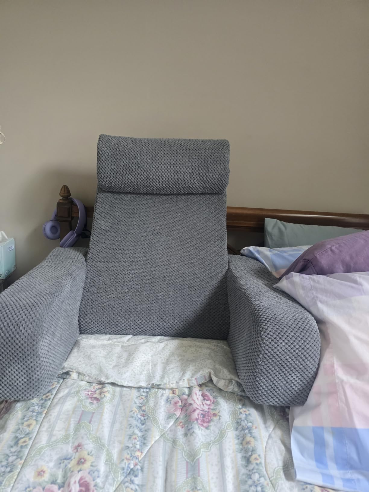 Vekkia 19'' Reading Pillow for Adults with XL Side Pockets, Adjustable Arms | 45° Back Support Chair for Sitting in Bed, Washable Cover, Perfect for Gaming, Watching TV, Relaxing, or Recovery, Gift Idea customer photo 2