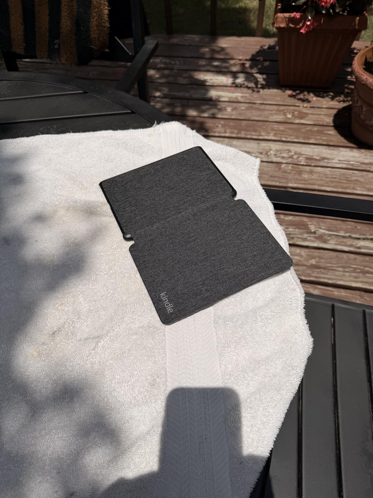 Kindle Paperwhite Bundle: Includes Kindle Paperwhite Signature Edition 32GB | Black, Fabric Cover | Black & Wireless Charging Dock customer photo 1