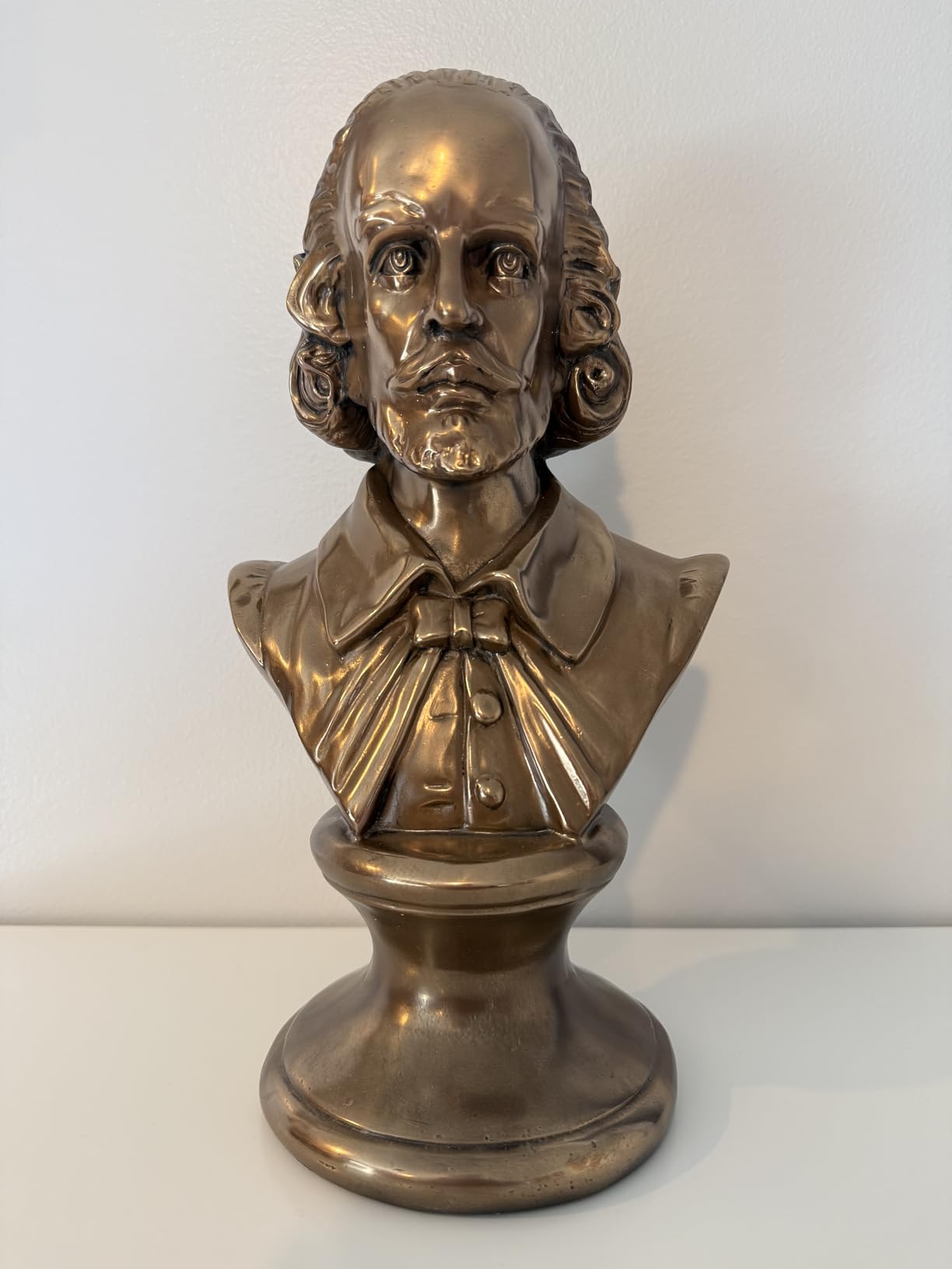 Resin Statue of William Shakespeare Bust, Vintage Bust Sculptures Home Decor for Living Room, 12 Inch Aesthetic Shelf Decor for Office Table, Unique Broadway Gifts, Renaissance Style customer photo 2