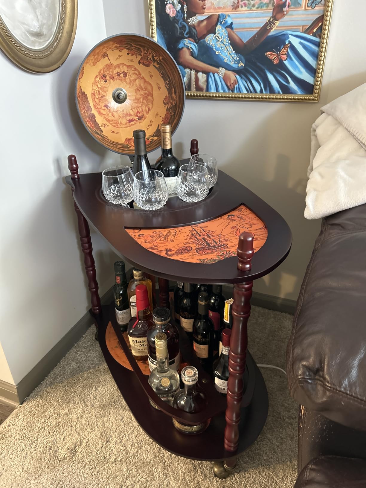LDAILY Globe Bar, 34.5-Inch Wood Wine Bar Stand with Wheels, Bottom Shelf and Old World Map, 16th Century Italian Replica Globe Bar Liquor Cabinet customer photo 1