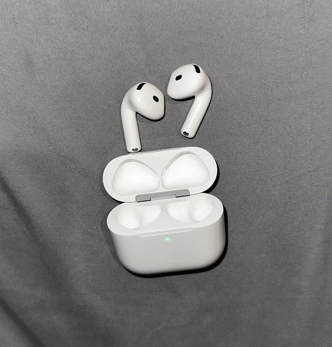 AirPods 4 Wireless Earbuds, Bluetooth Headphones, Personalized Spatial Audio, Sweat and Water Resistant, USB-C Charging Case, H2 Chip, Up to 30 Hours of Battery Life customer photo 2