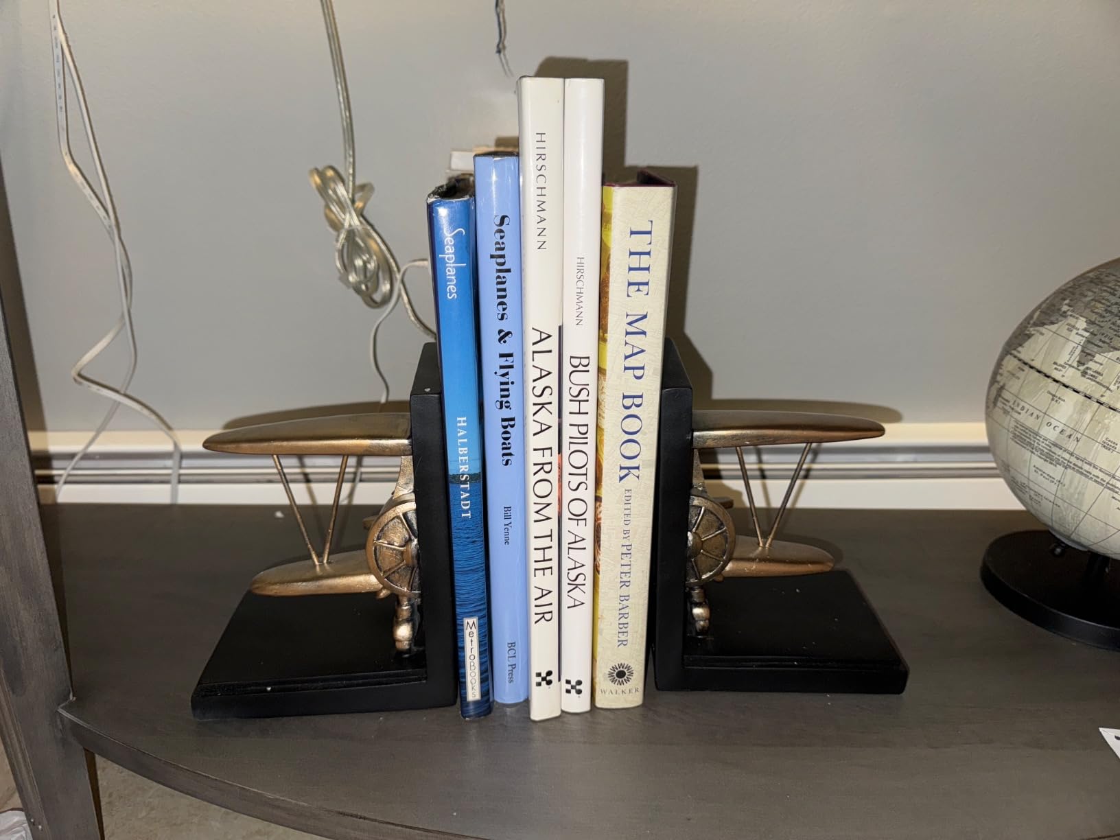 Aviation Decor Pilots Gifts,Airplane Decor Pilot Gifts for Men,Airplane Propeller Bookends Set for Aviation Lovers,Rustic Home Accessories Office Tudy Room Library Desktop Bookshelf customer photo 1