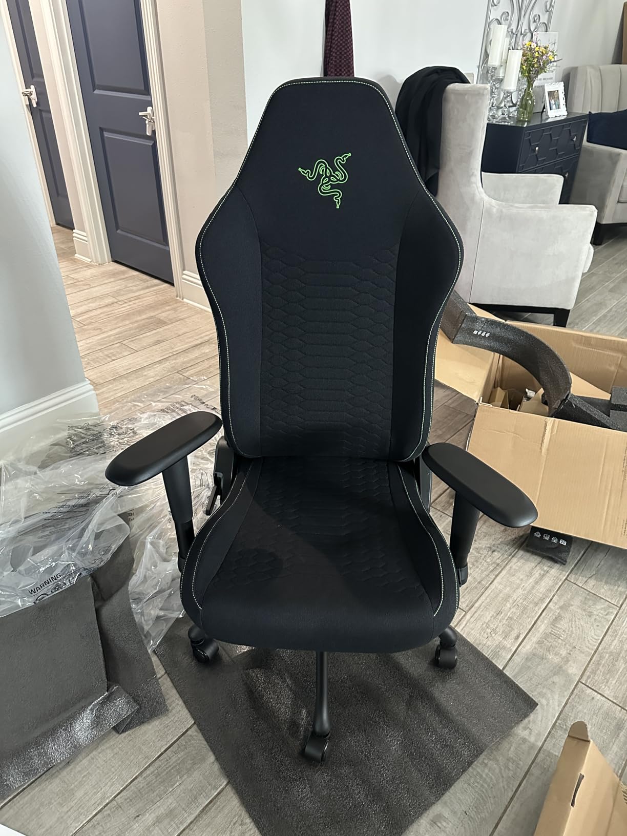 Razer Iskur V2 X Ergonomic Gaming Chair, Black | Built-In Lumbar Support, Wide Seat, High Density Foam Cushions, Adjustable 152 Degree Recline, 2D Armrests, Plush Fabric customer photo 1