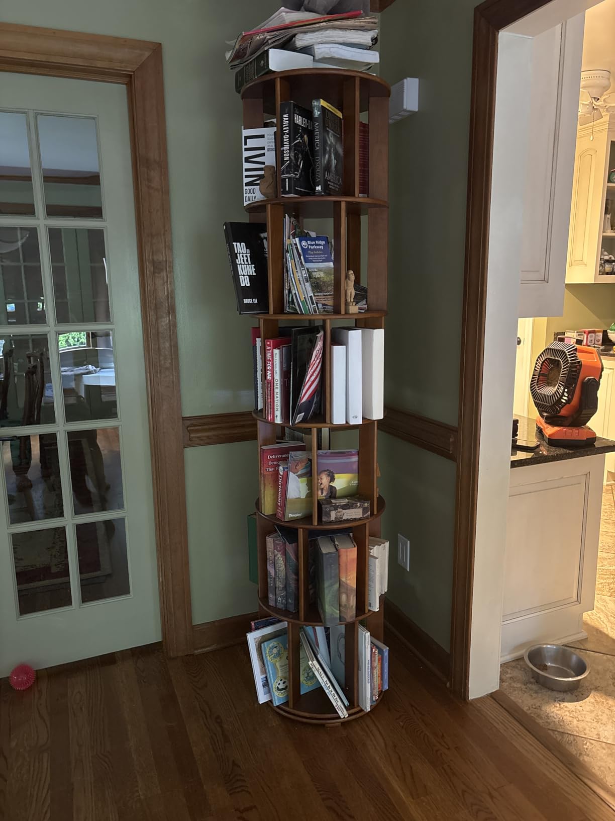 Rotating Bookshelf, 6 Tier Solid Wood Bookshelf Tower with Lockable Wheels, 360° Spinning Revolving Bookcase for Small Spaces, Corners, Bedroom, Kids Room, Home Office, Walnut customer photo 1