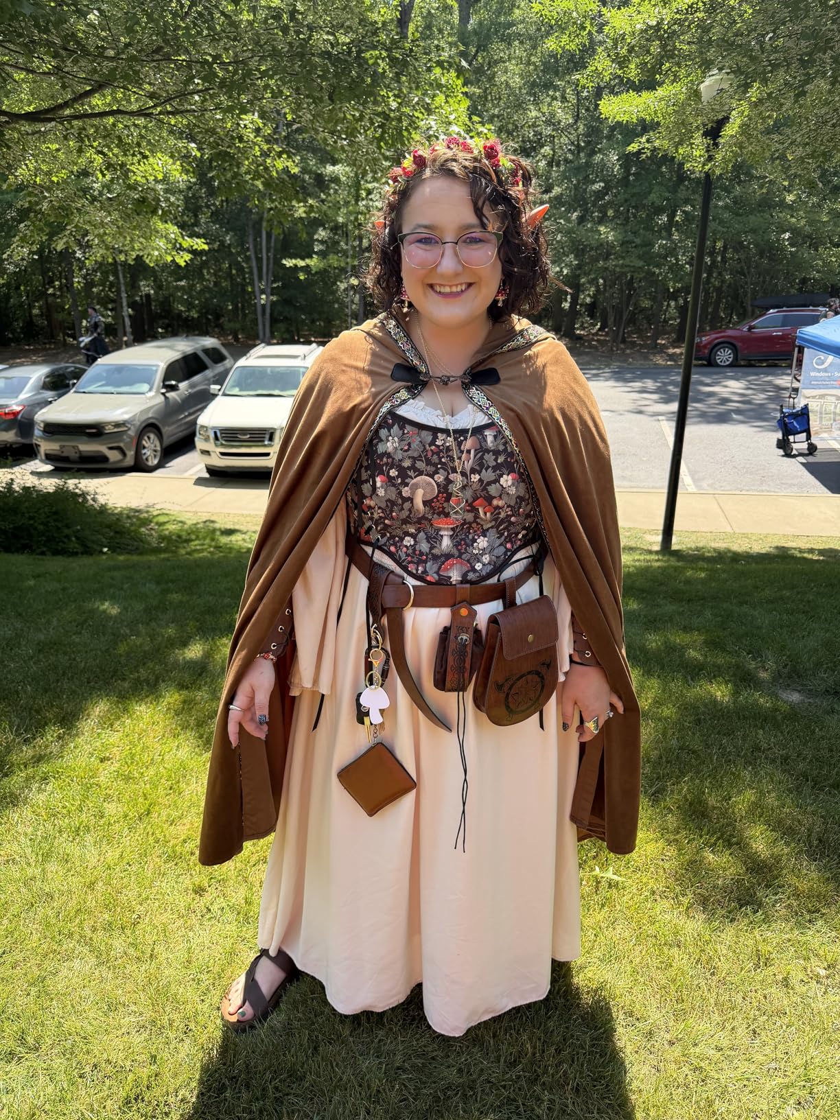 UQJE Wizard Cloak with Hood, Gold Trim Velvet Renaissance Cape customer photo 1