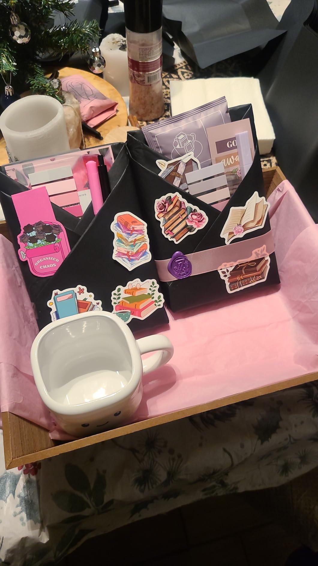 Resurhang 8 Set Blind Date with a Book Gift Box Supplies Kits Librarian Gift Excluding Books Bookish Club Gifts Bulk for Women Lovers Bookish Readers Gifts for Teachers Friends Men (Black) customer photo 1