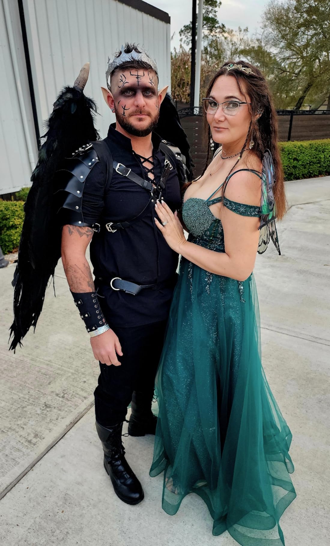 Fasouna 7 Pcs Men's Renaissance Costume Set Medieval Pirate Shirt Viking Shawl Belt Shoulder Armor Sword Bag Cosplay (Medium) customer photo 2