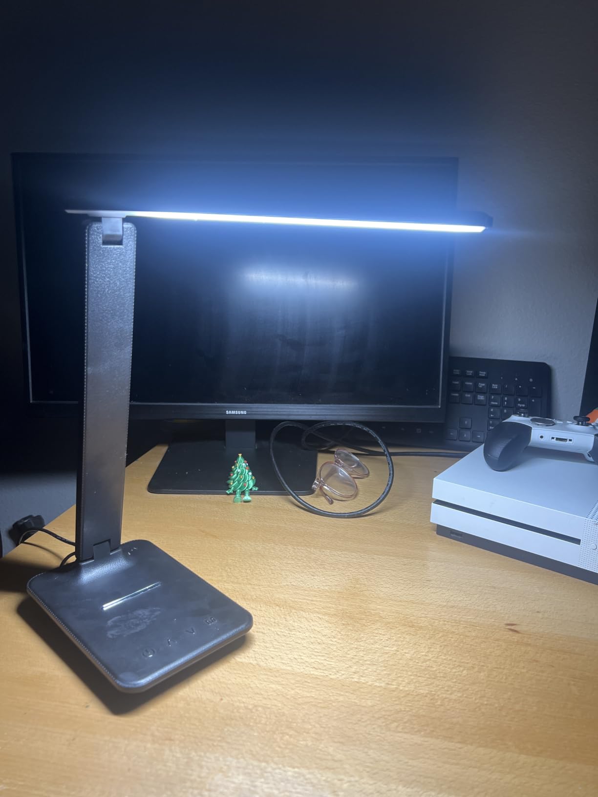 LED Desk Lamp for Office Home, Bright Desk Light with USB Charging Port, Adjustable Dimmable Desk Lamps 5 Modes 5 Brightness, Touch Study Lamp customer photo 1