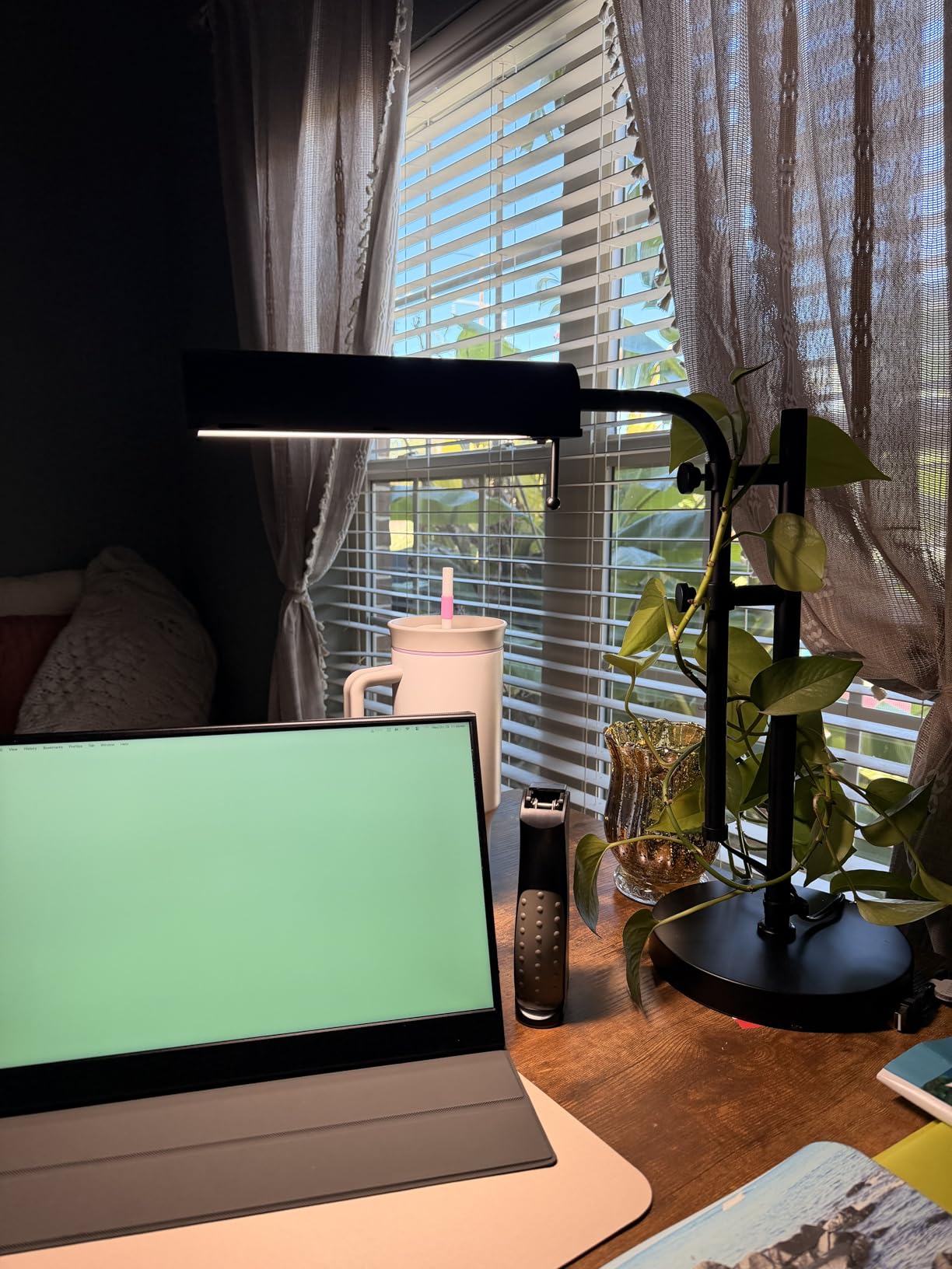 VONLUCE Industrial Table Lamp, Adjustable LED Desk Lamp for Home Office | 3 Color Temperatures Rustic Desk Lamp, Adjustable Arm Lamps for Living Room, Bedroom, Office, Reading Desk, Gold Finish customer photo 2