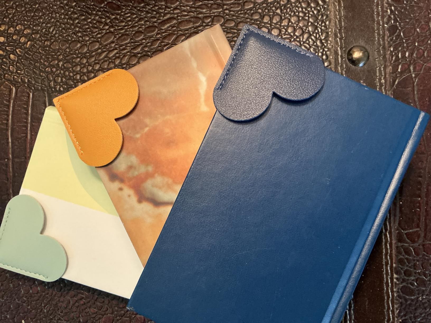 Yuoyar 30 Packs Leather Heart Bookmarks for Book Lovers, Cute Gifts customer photo 1