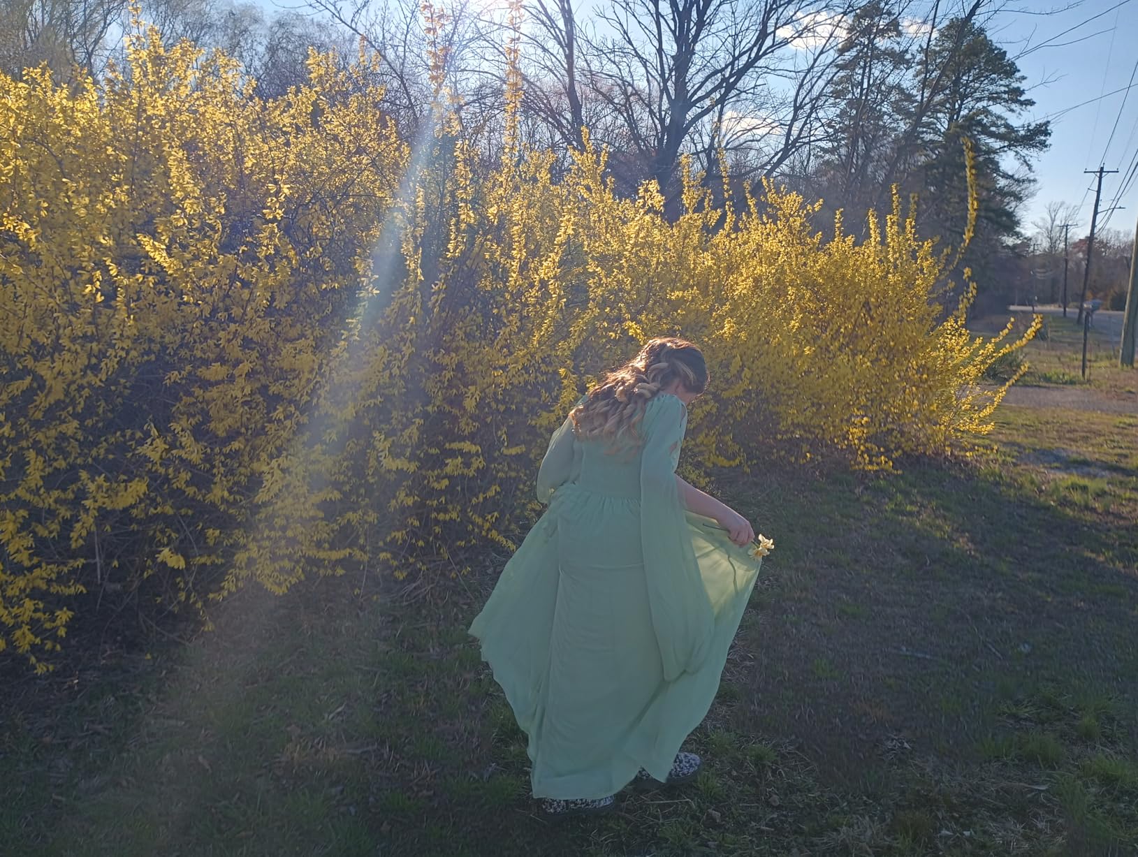 Scarlet Darkness Renaissance Costume Women Halloween Medieval Witch Dress | Ideal for Ren Faire, Fairy Outfit, Princess Cosplay, Pirate Parties, Fantasy Events. Pockets, Bell Sleeves, Flowy Chiffon customer photo 1