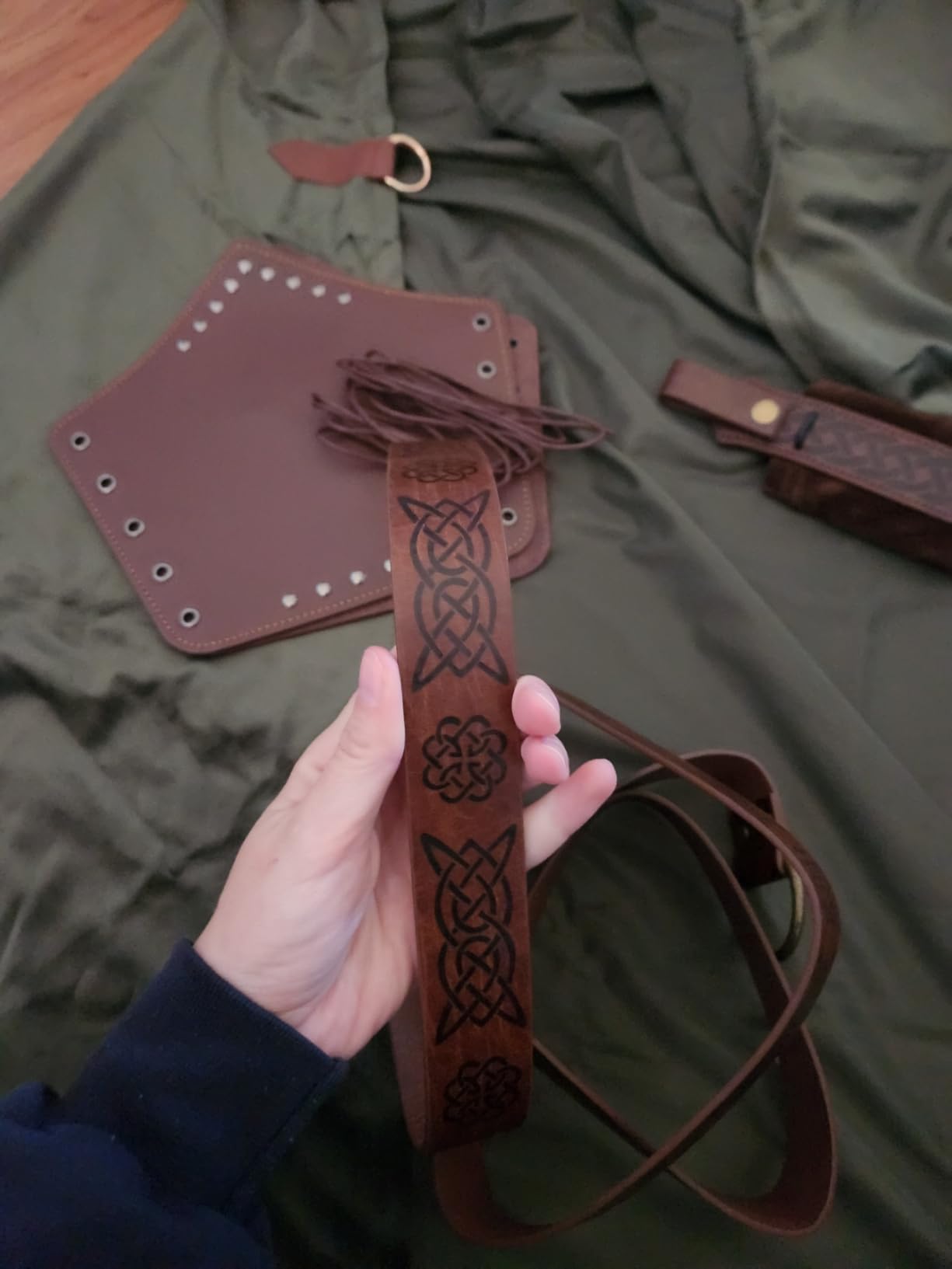 Renaissance Hooded Cloak Medieval Costume Accessories for Men Women Halloween Costume Cape Belt Pouch Bracers customer photo 2