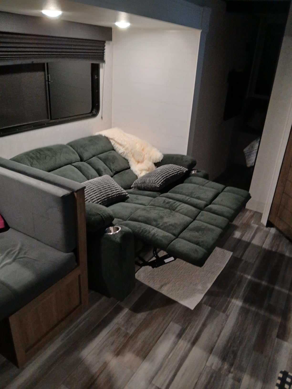 RV Loveseat Recliner Sofa, Reclining Loveseat Home Theater Seating with USB Ports, Cup Holders, Insert Pockets, Wall Hugger RV Recliners for Movie Room, Recline Movie Seats Gaming Sofa, Black customer photo 1