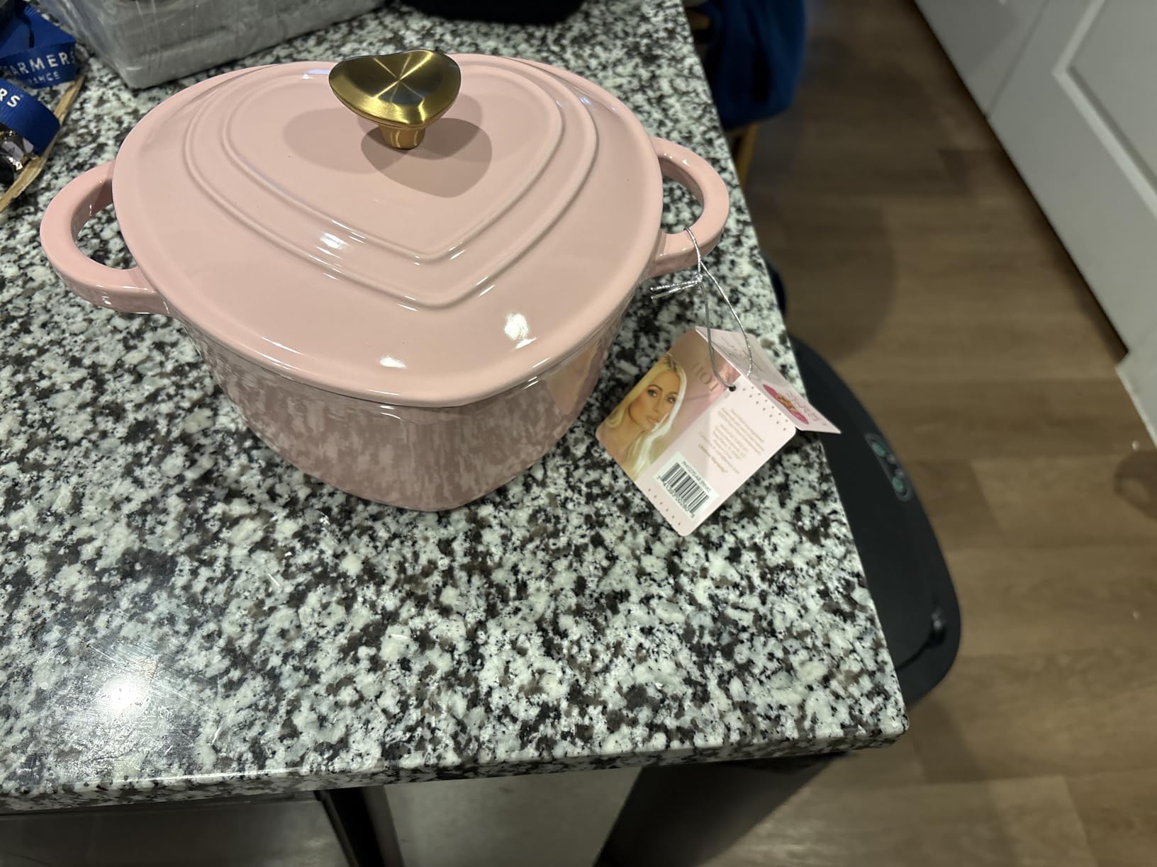 Paris Hilton Enameled Cast Iron Braiser, Heart-Shaped Skillet with Lid, Superior Heat Retention Casserole, Stovetop and Oven-to-Table, 3.5-Quart, Pink customer photo 2