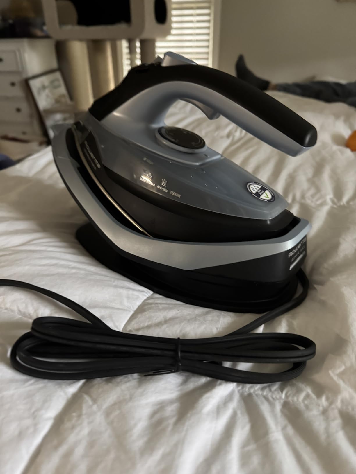 Rowenta Freemove Cordless Iron with Steam, 1600 Watts, Stainless Steel Soleplate, Rapid Heating, Portable Steamer for Clothes, Rechargeable for Wireless Ironing, Handheld Steamer Iron, Blue, DE6730 customer photo 2