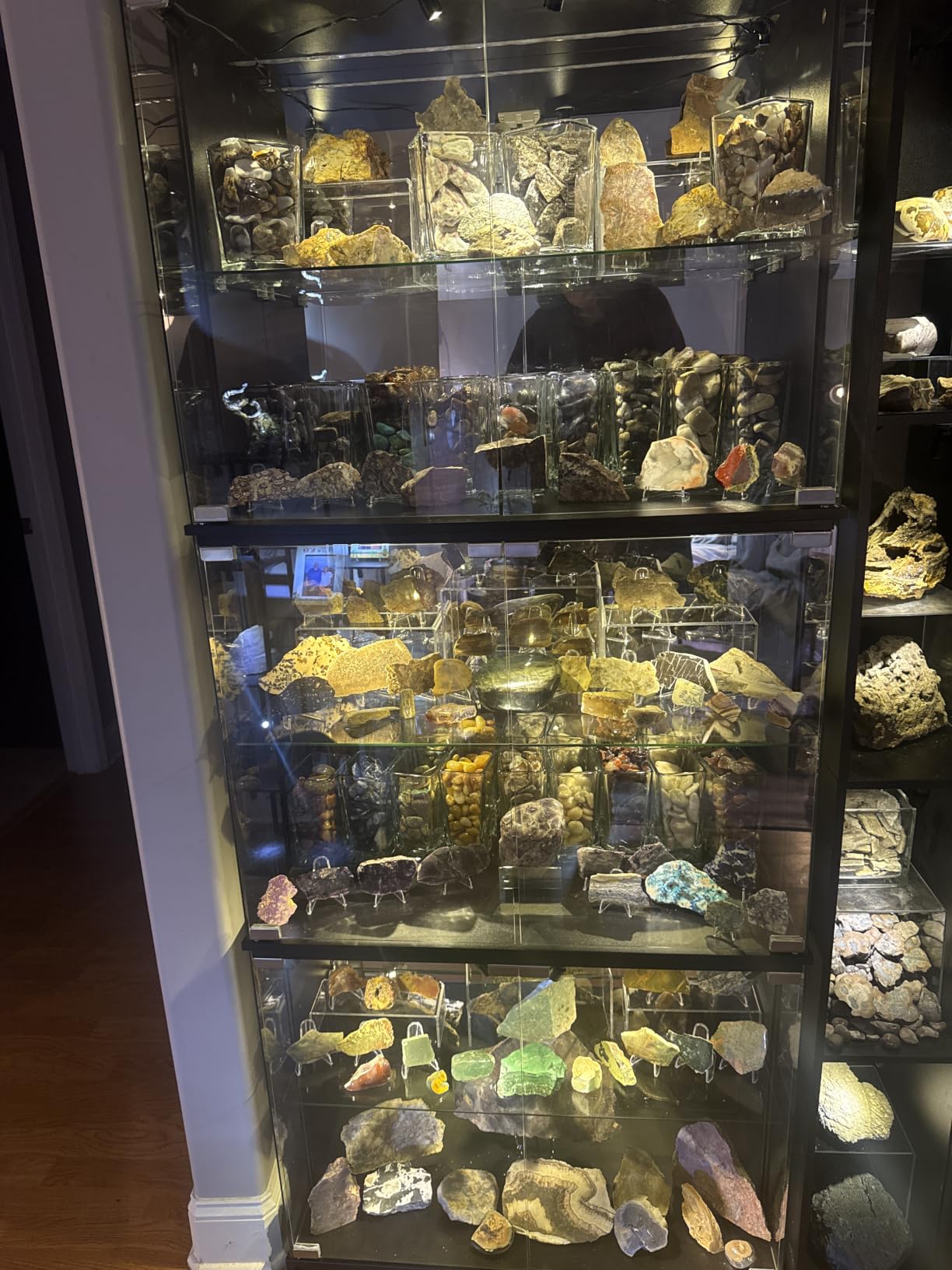 VersionTECH. Display Cabinet with Glass Doors, 6-Tier 71'' Tall Curio Cabinet with RGB Lights for Collectibles, Display Case with Adjustable Glass Shelves, Human Body Sensor, Mirror Backing, Black customer photo 2