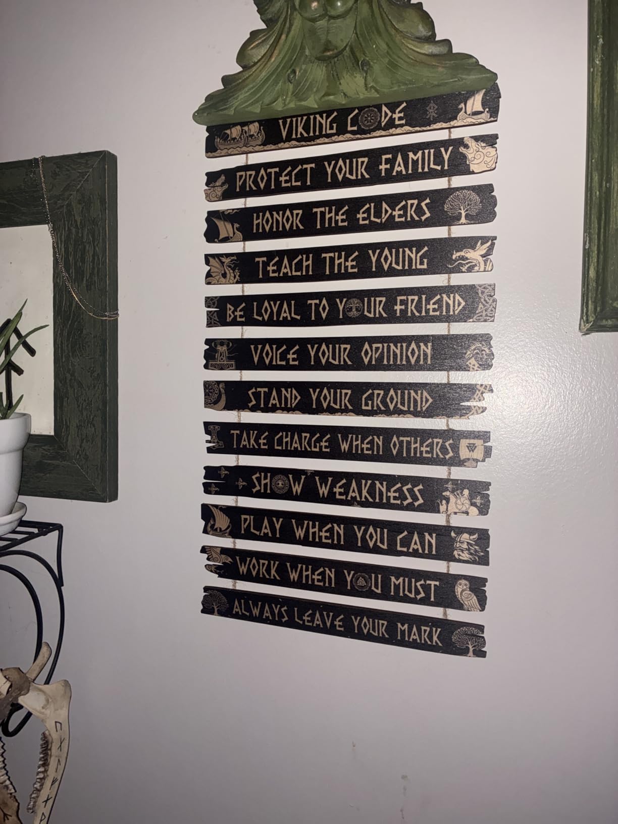 Thinkday Wooden Theatre Wall Decorations Hanging Sign Large Musical Drama Room Decor Banner Stage Rehearsal Hanging Sign Acting Audition Room Decorations Gift for Broadway Theatre Lovers Women customer photo 1