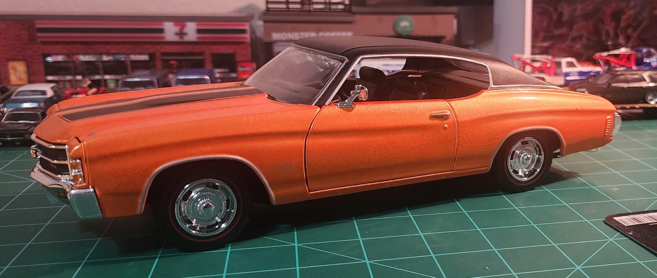 Maisto 1:18 Scale 1971 Chevy Chevelle SS 454 Coupe Diecast Vehicle (Colors May Vary) customer photo 2