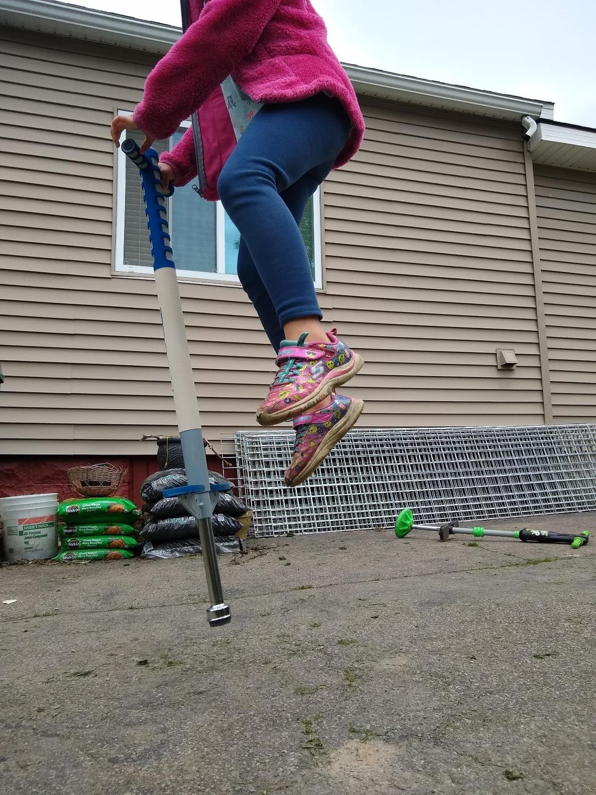 Flybar Foam Maverick Pogo Stick for Kids Ages 5+, Weights 40 to 80 Pounds by The Original Pogo Stick Company, Black/Silver customer photo 2