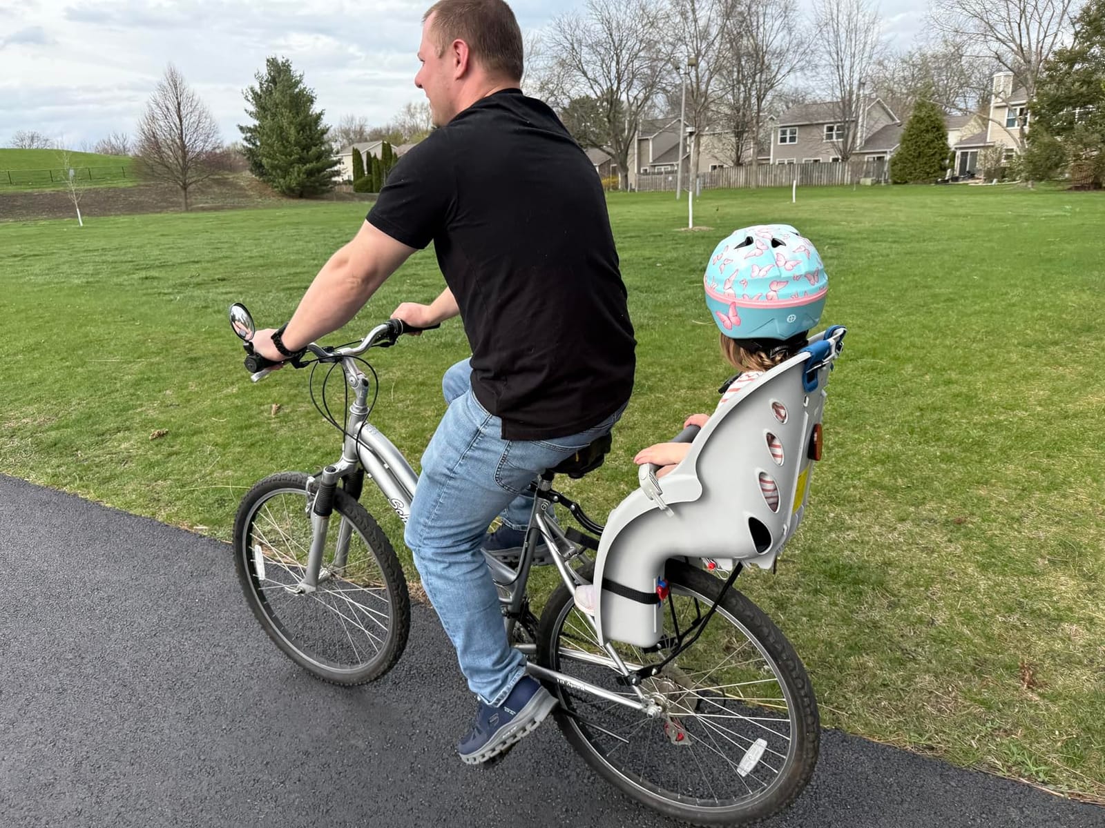 Schwinn Deluxe Child Bike Carrier, Seats one Kid Ages 1+, Frame Mount, Adjustable Safety Harness, Quick Release Design, Comfortable Padding, Rear-Mounted Child Bike Seat for Toddler customer photo 2