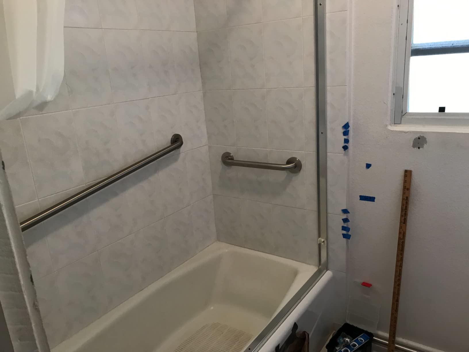 Moen Home Care Bathroom Safety 18 Inch Stainless Steel Handicap Grab Bar for Bathtub and Shower, Slip Resistant Finish, Elderly Assistance Product, Polished Brass, R8918P customer photo 1