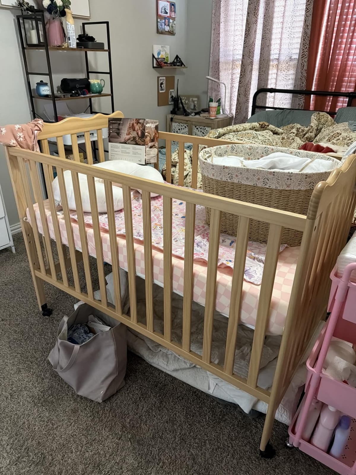 Dream On Me Full Size Carson 3-in-1 Convertible Baby Crib, Locking Wheels customer photo 2