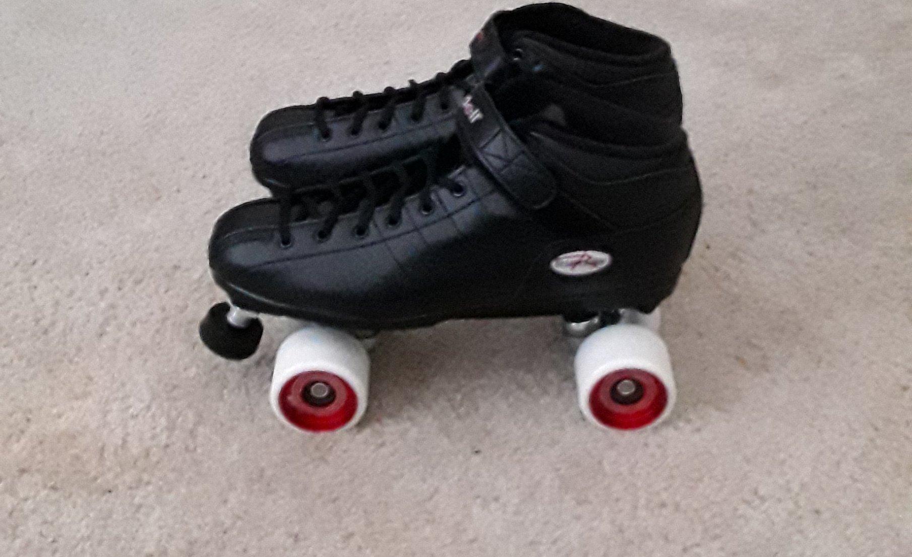 Riedell R3 Indoor Quad Roller Skates for Men and Women | Ultra-Durable, Sonar Cayman Wheels, Nylon Plate, Precision Fit, Roller Skates, ABEC-5 Bearings, Velcro Cinch Strap customer photo 2