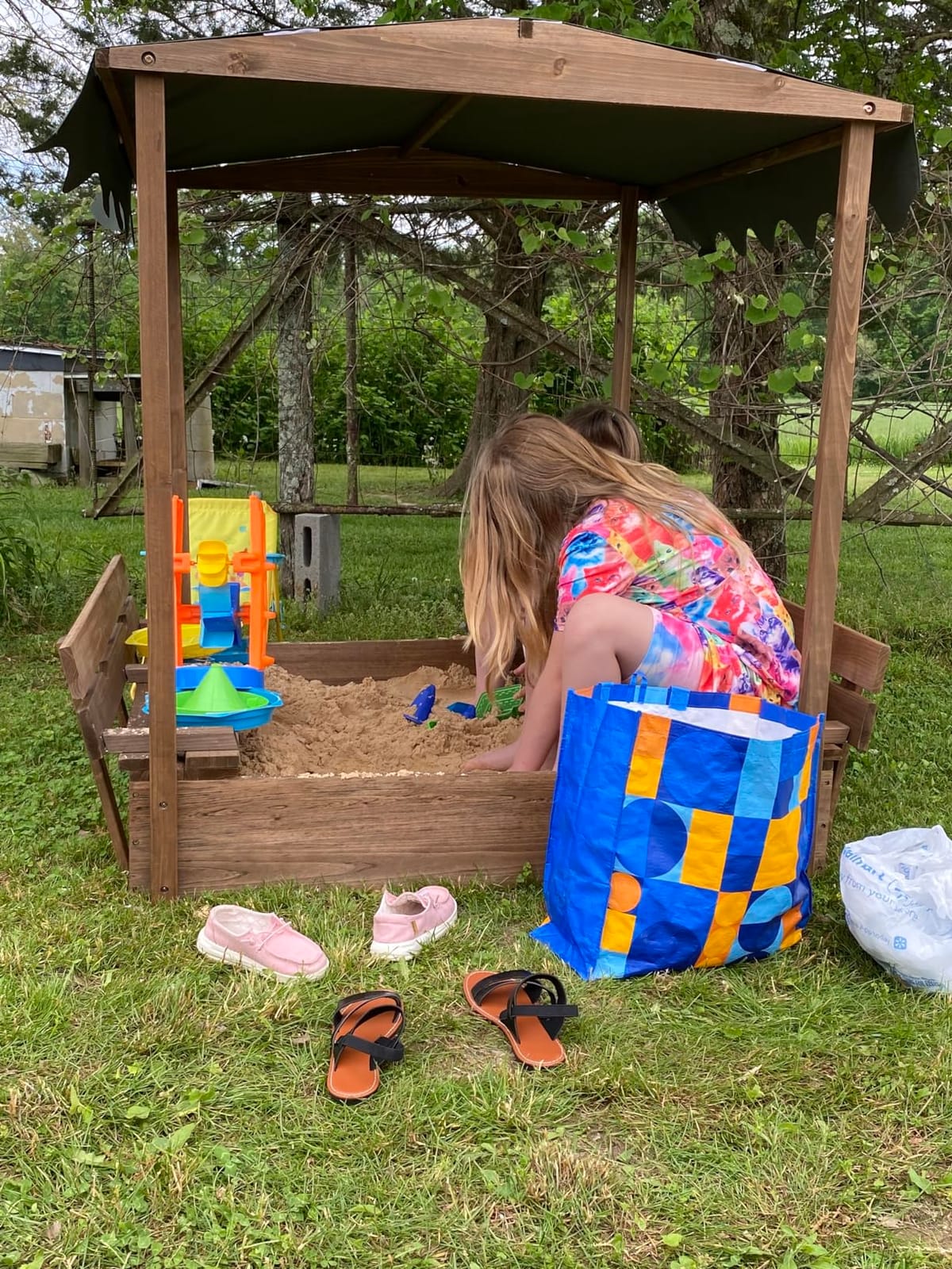 Badger Basket Sandbox for Kids with Canopy & Benches - Outdoor Convertible Wooden Sandbox with Lid, UV Shade & Built-In Seating - Backyard Playset (46.5 x 46.5 x 57) customer photo 1