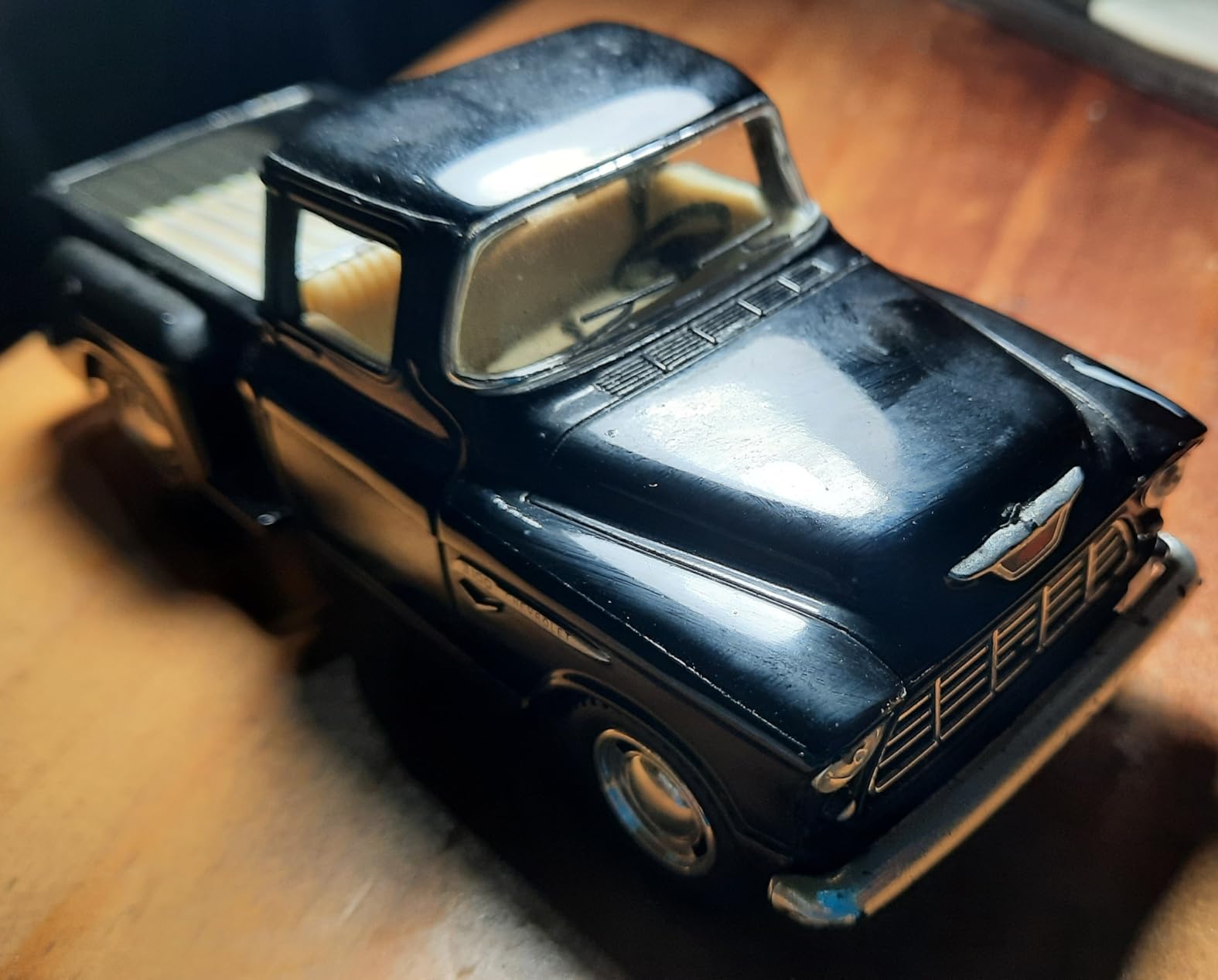 KiNSMART 1955 Chevrolet Stepside Pickup Truck 5 Inch 1:32 Scale Die Cast Metal Little Truck (Black) customer photo 2