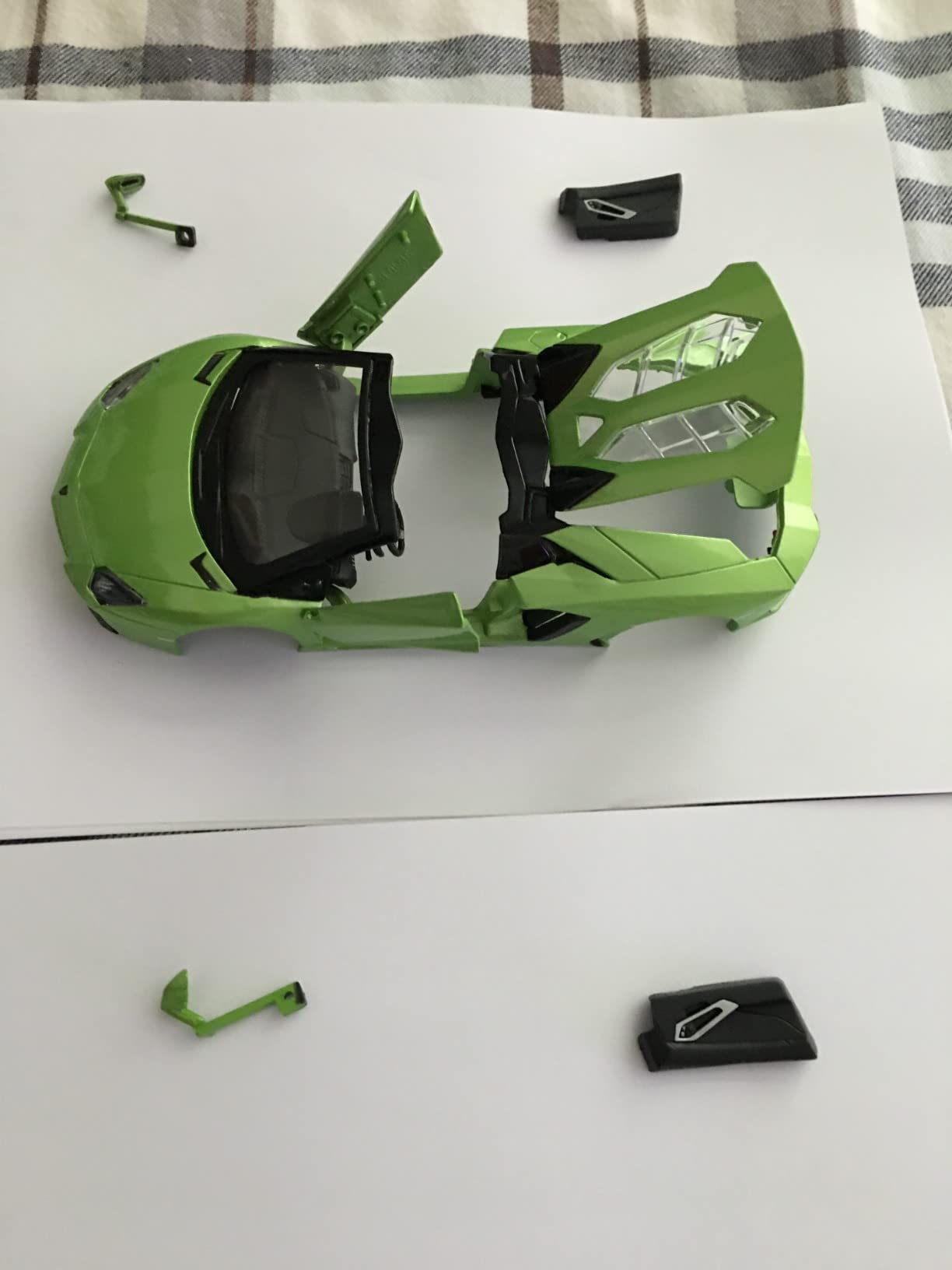 Maisto Assembly Line Lamborghini Aventador Roadster Die Cast Model Kit (1:24 Scale) (39124) customer photo 2