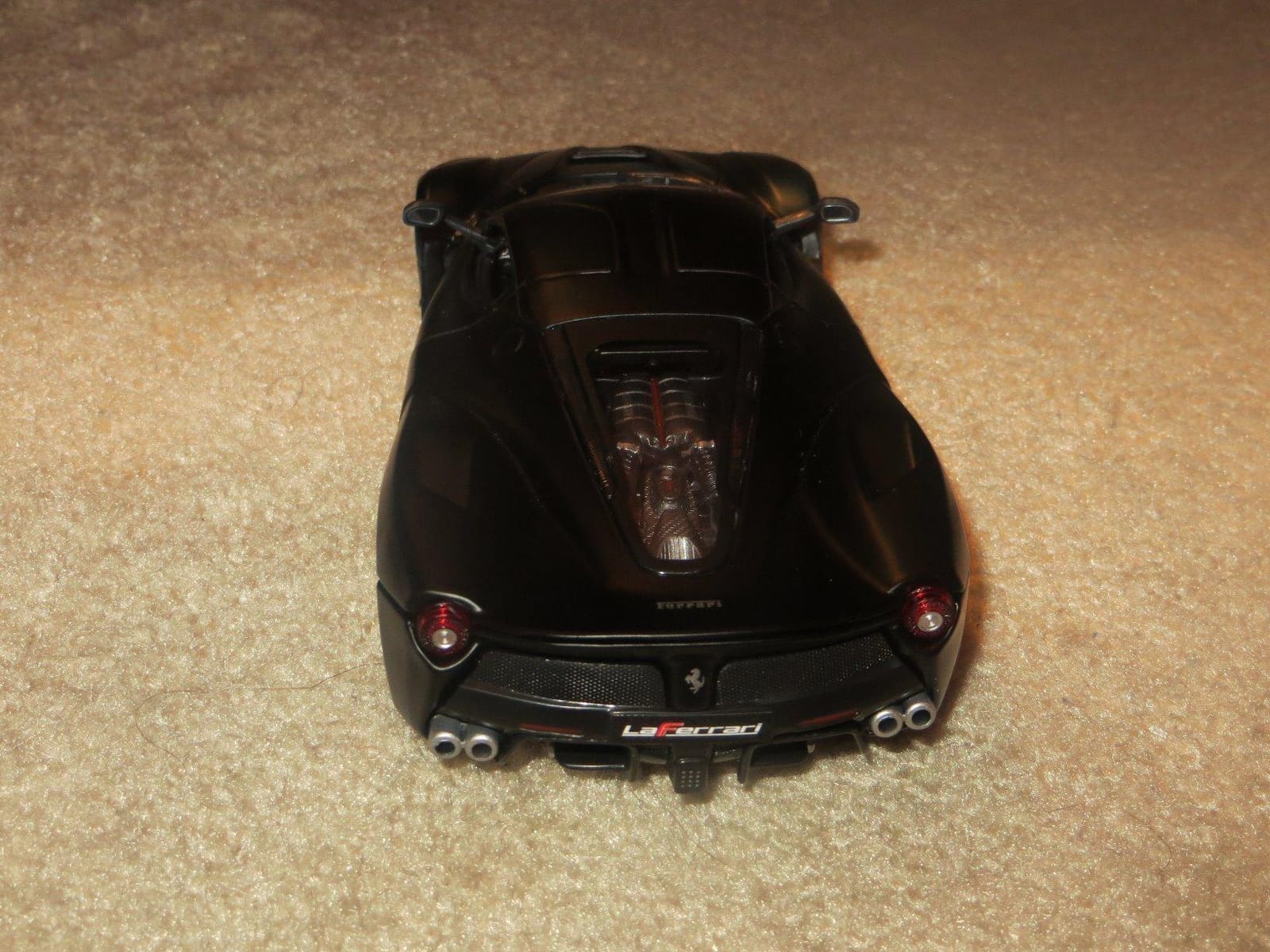 Maisto 1:24 Assembly Line LaFerrari Diecast Vehicle customer photo 1