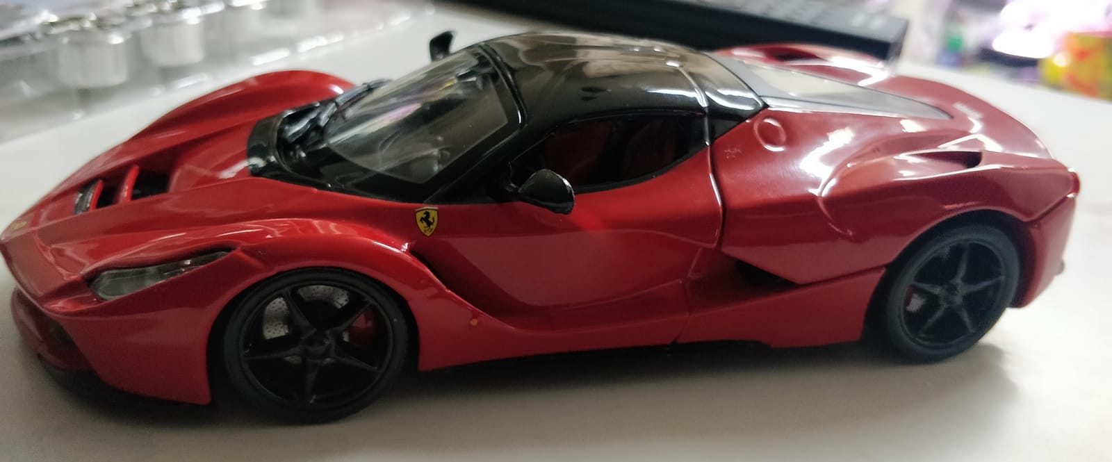 Maisto 1:24 Assembly Line LaFerrari Diecast Vehicle customer photo 2