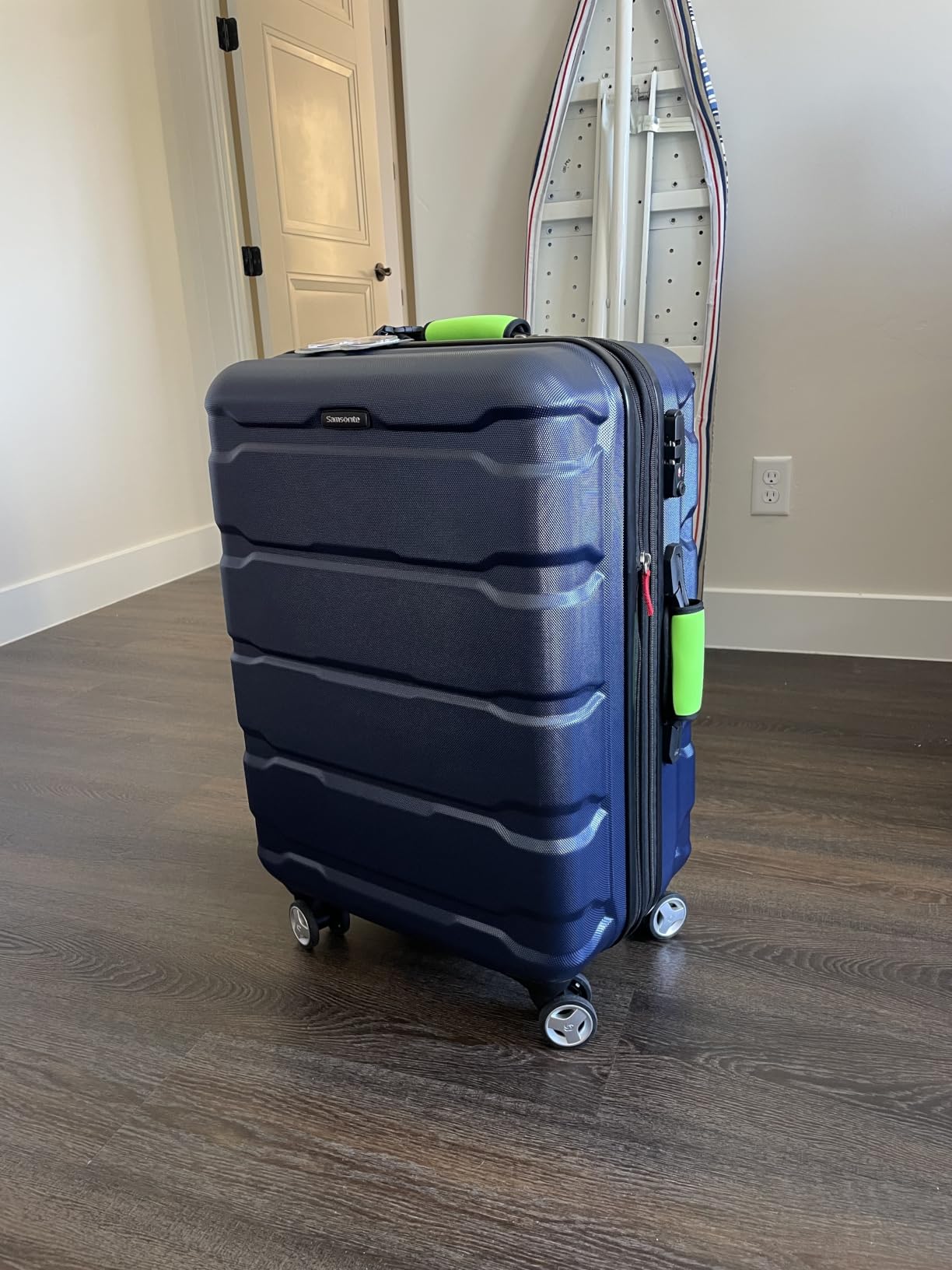 Samsonite Omni PC Hardside Expandable Luggage with Spinner Wheels, Black, 3-Piece Set (20/24/28) customer photo 1