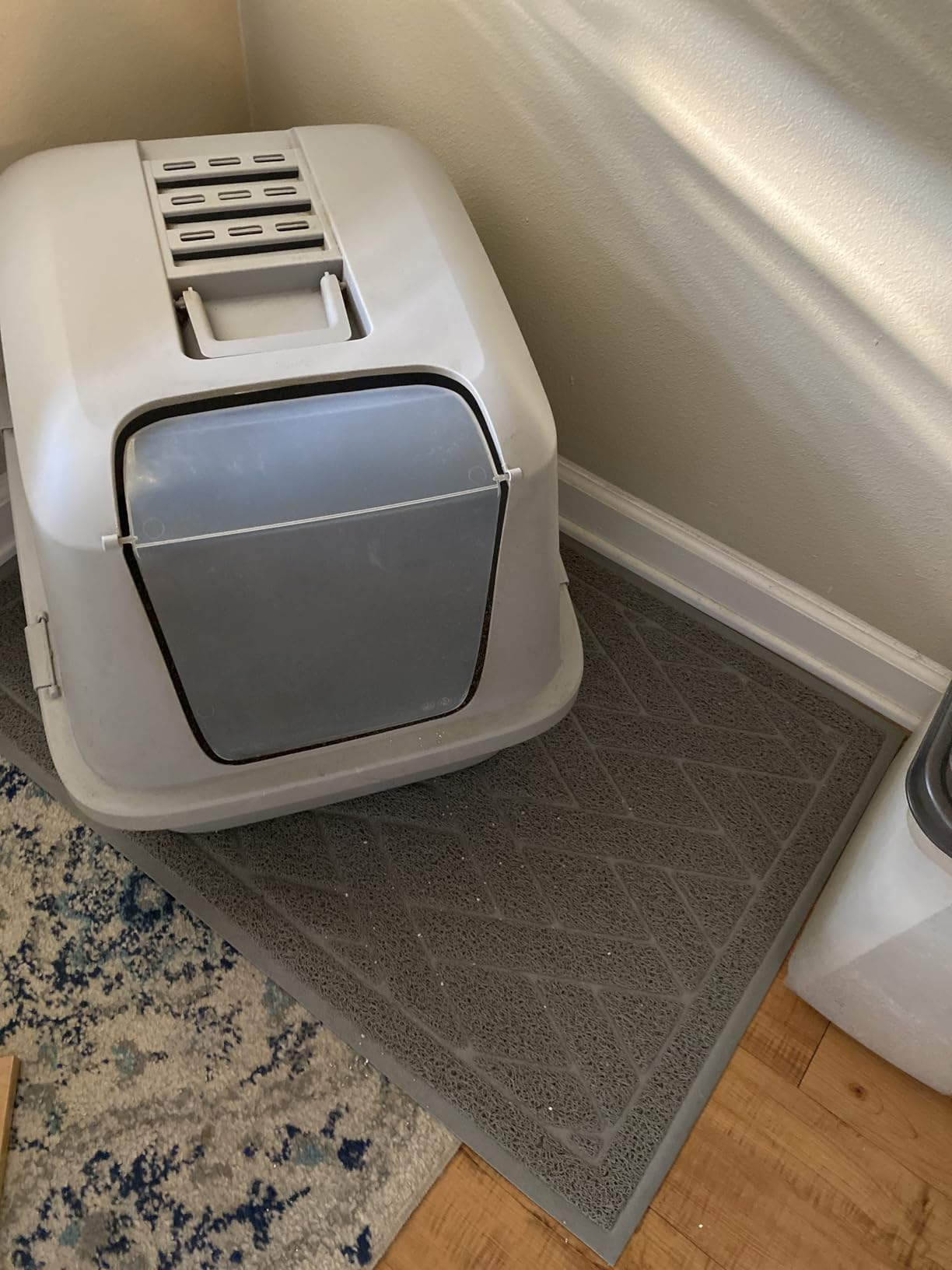 Pawkin Cat Litter Mat, Patented Design with Litter Lock Mesh, Extra Large, Durable, Easy to Clean, Soft, Fits Under Litter Box, Litter Free Floors, Gray customer photo 1