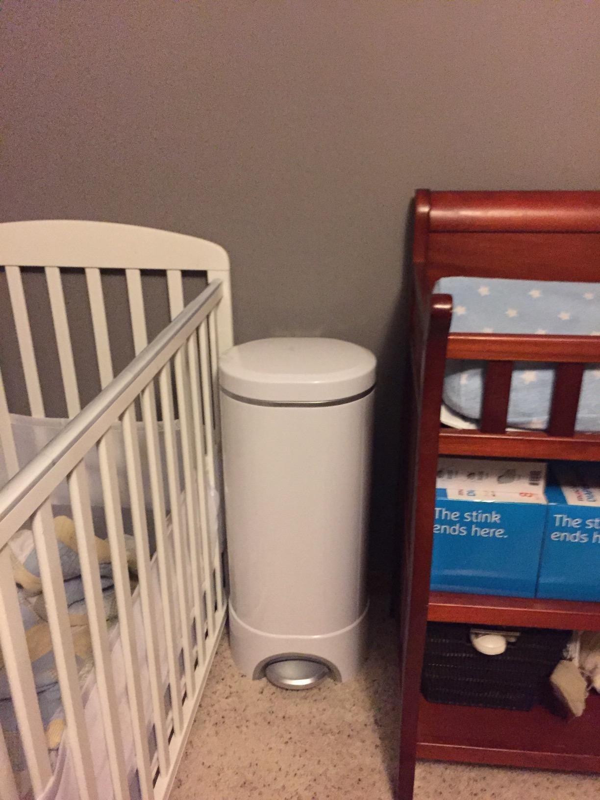 Munchkin STEP Diaper Pail Powered by Arm & Hammer, #1 in Odor Control, Award-Winning, Includes 1 Snap, Seal & Toss Bag, 1 Starter Refill Ring, and 1 PUCK Baking Soda Cartridge customer photo 2