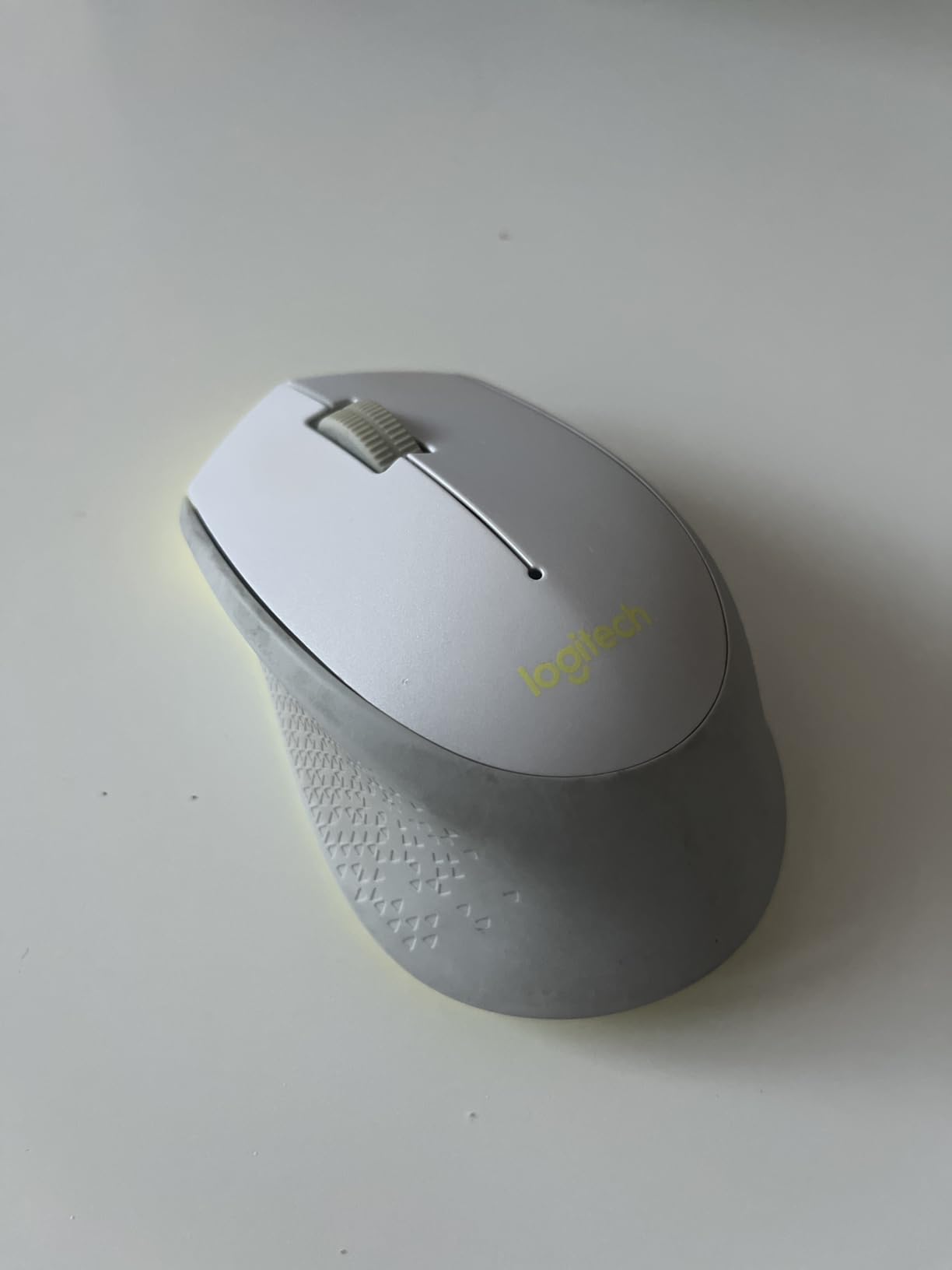 Logitech M330 Silent Plus Full Size 2.4 GHz Wireless Mouse - Black customer photo 1