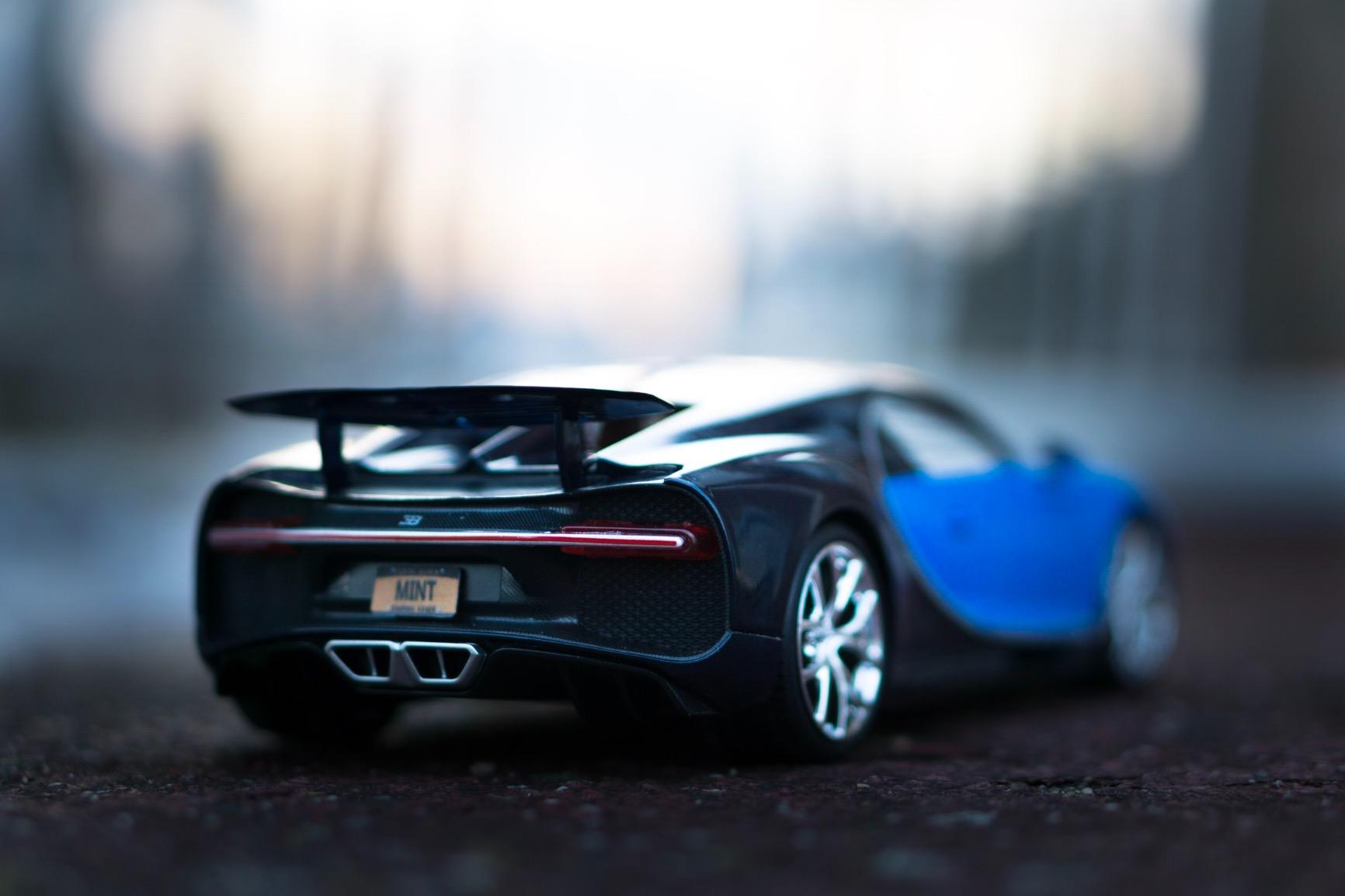 2016 Bugatti Chiron Blue 1/18 Diecast Model Car customer photo 1