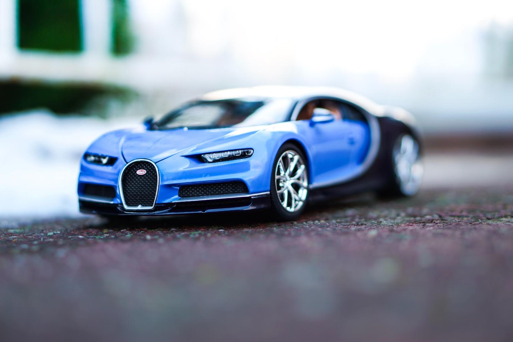 2016 Bugatti Chiron Blue 1/18 Diecast Model Car customer photo 2