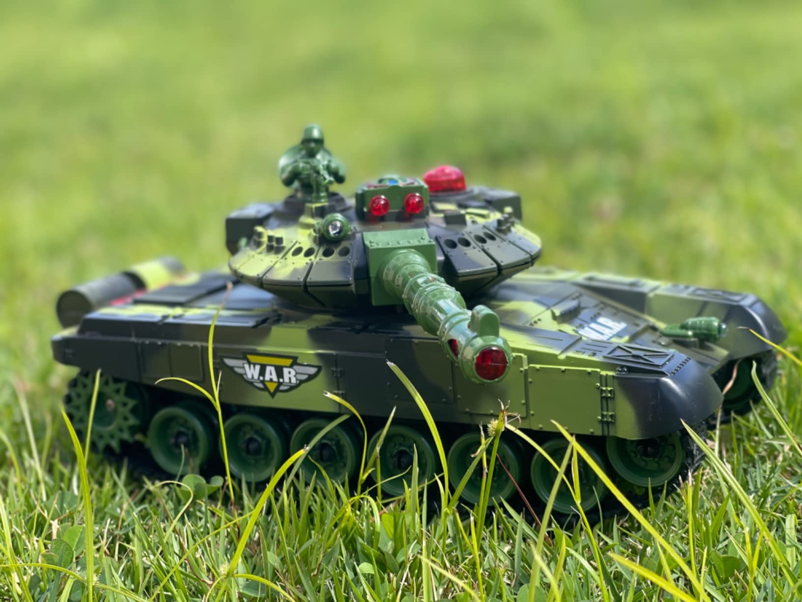 Haktoys 2-Pack RC Battle Tank Set – 1:24 Scale Remote Control Military Fighting Tanks with Lights, Realistic Sounds & Life Indicators | Radio Control Army Toy for Kids & Adults customer photo 2