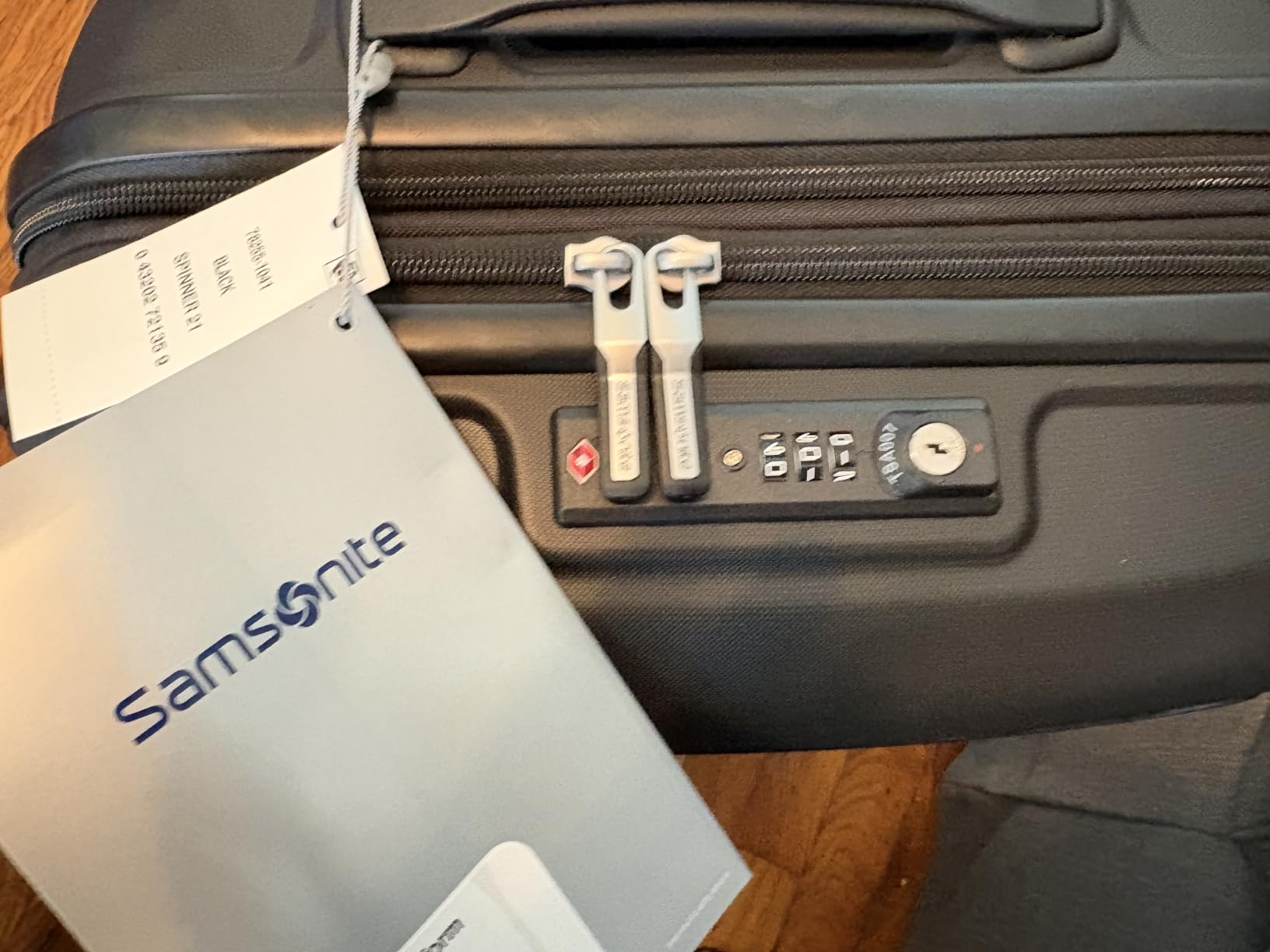 Samsonite Freeform 2-Piece Luggage Set - Carry-On & Large Checked Luggage with Dual Spinner Wheels - Durable Polypropylene Hardshell - TSA Lock, Airline-Approved - Expandable Hard Shell – Black customer photo 2