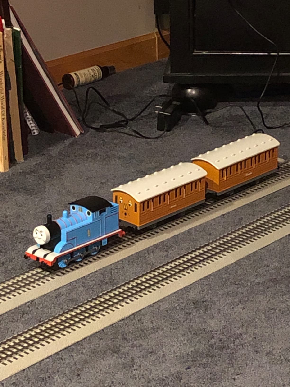 Lionel Thomas & Friends Electric O Gauge Bluetooth Train Set with Remote customer photo 2