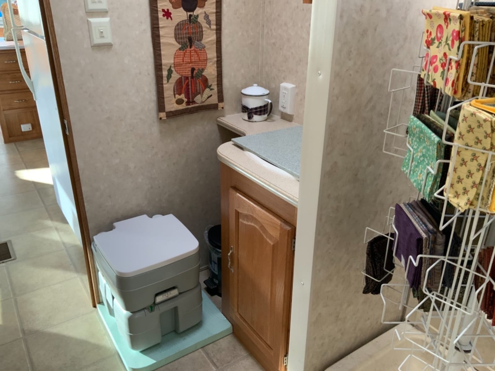 SereneLife Portable Toilet 5.3 Gal Camping Travel Outdoor Flush Toilet Seat | 5.3 Gal capacity, 50+ flushes, leak-proof odor control, no-splash disposal, durable portable design customer photo 1