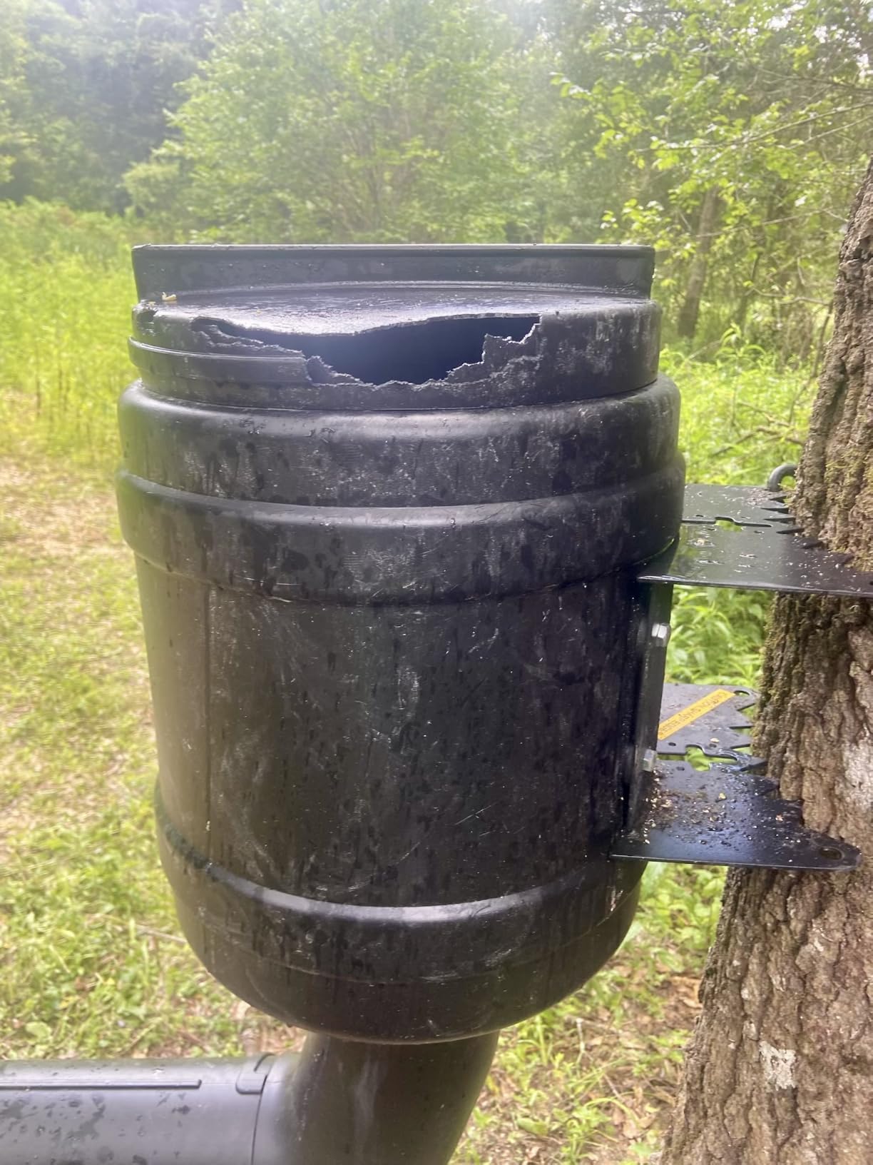 On Time T-Post Gravity Feeder, 80 lb. Capacity customer photo 2